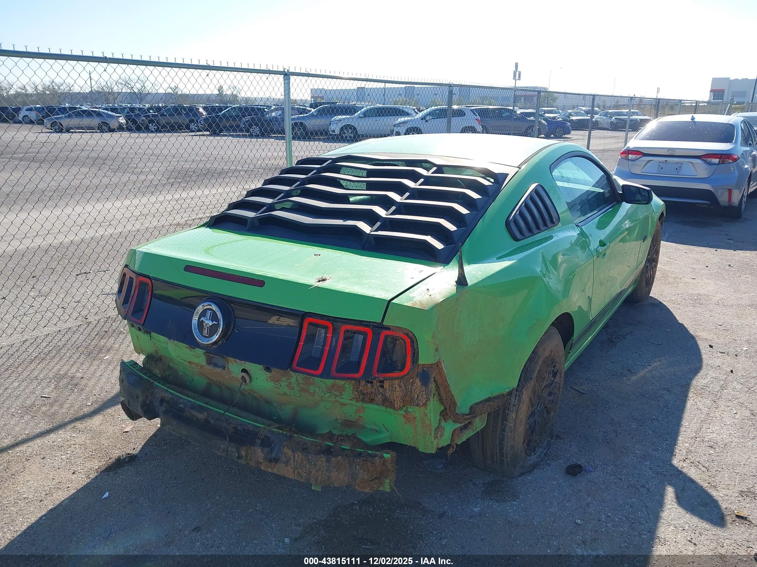 FORD MUSTANG image 4