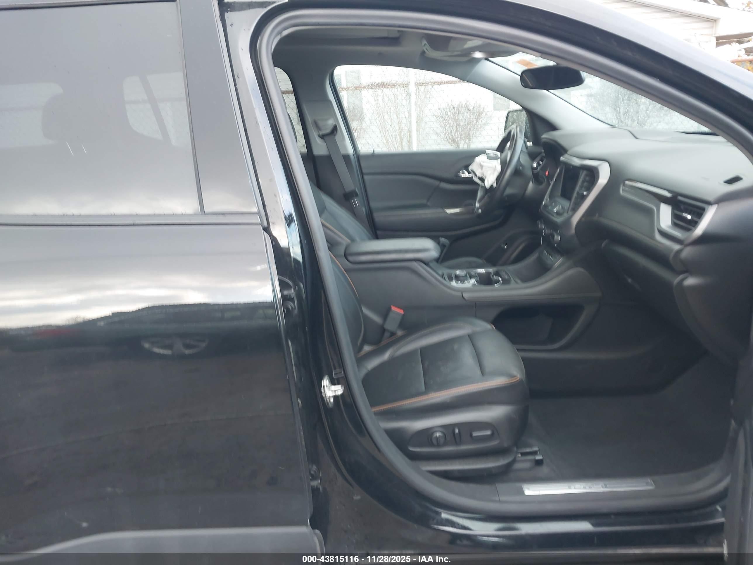 GMC ACADIA image 5