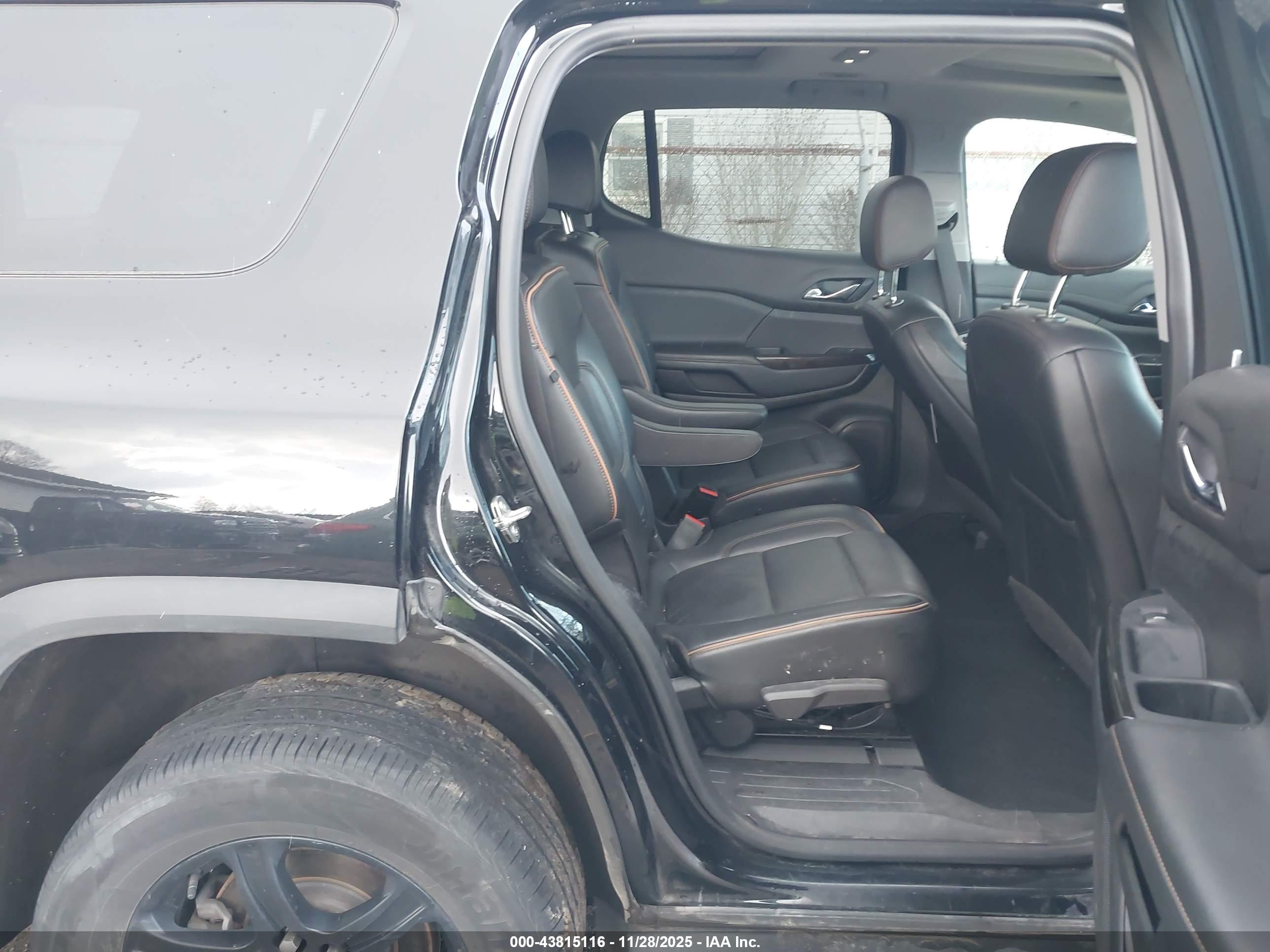 GMC ACADIA image 8