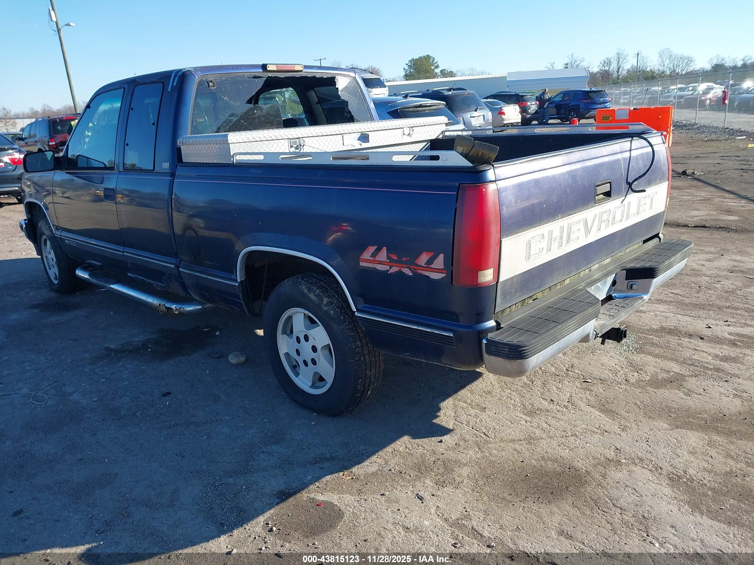 CHEVROLET GMT-400 image 3