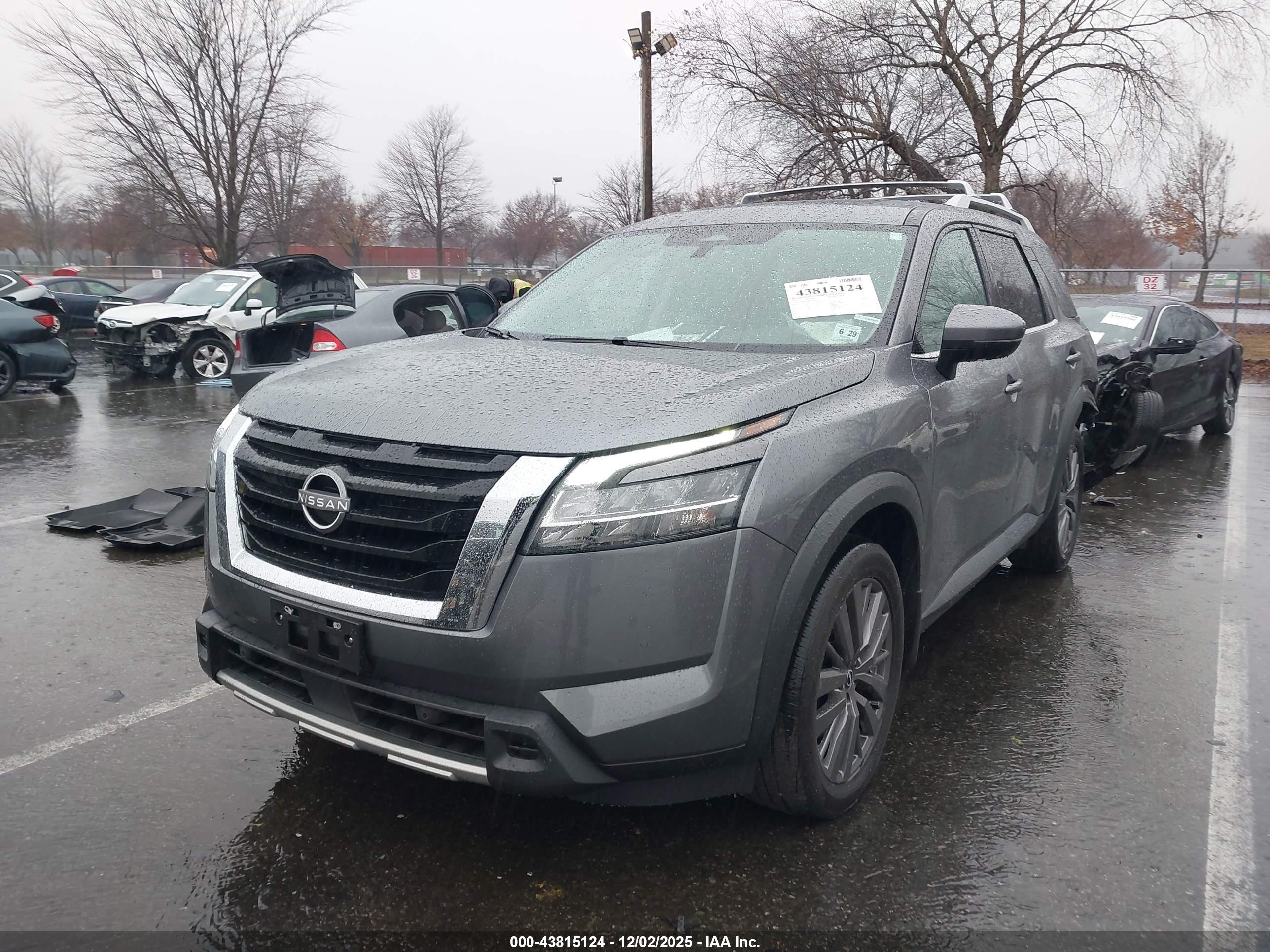 NISSAN PATHFINDER image 2