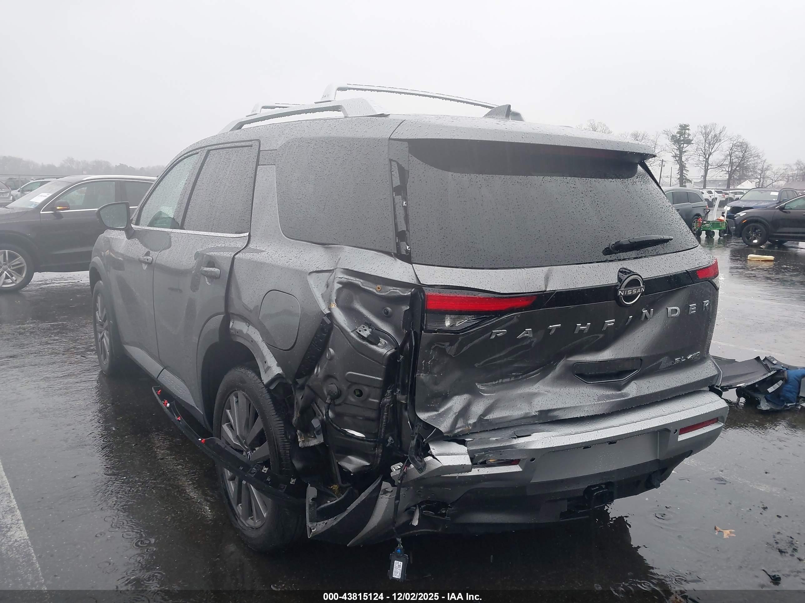NISSAN PATHFINDER image 3