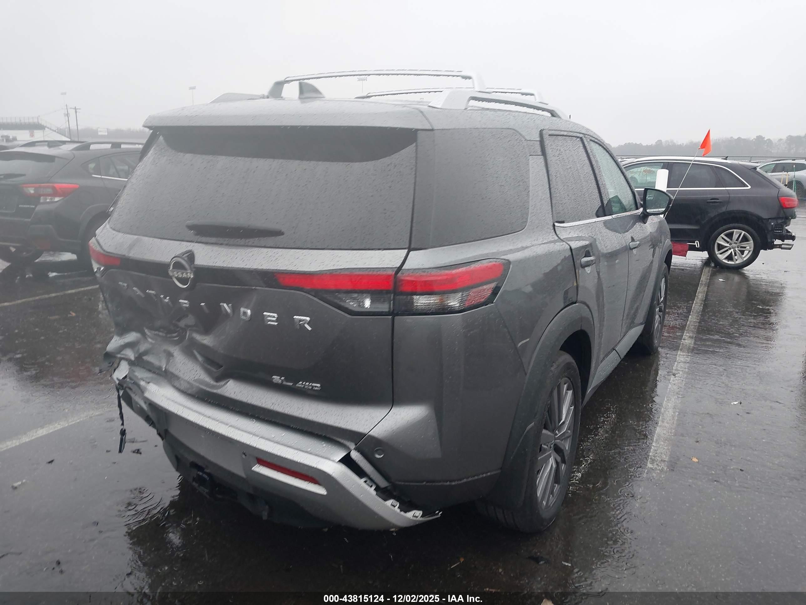 NISSAN PATHFINDER image 4