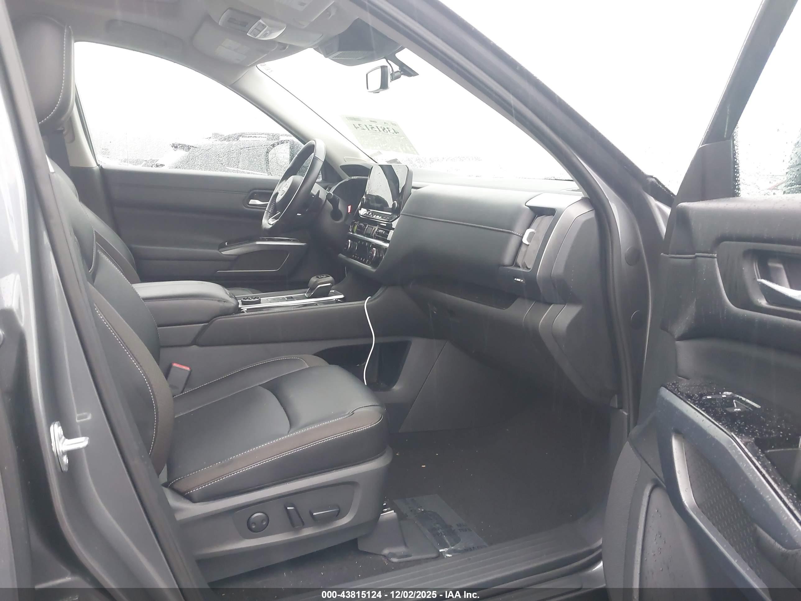 NISSAN PATHFINDER image 5