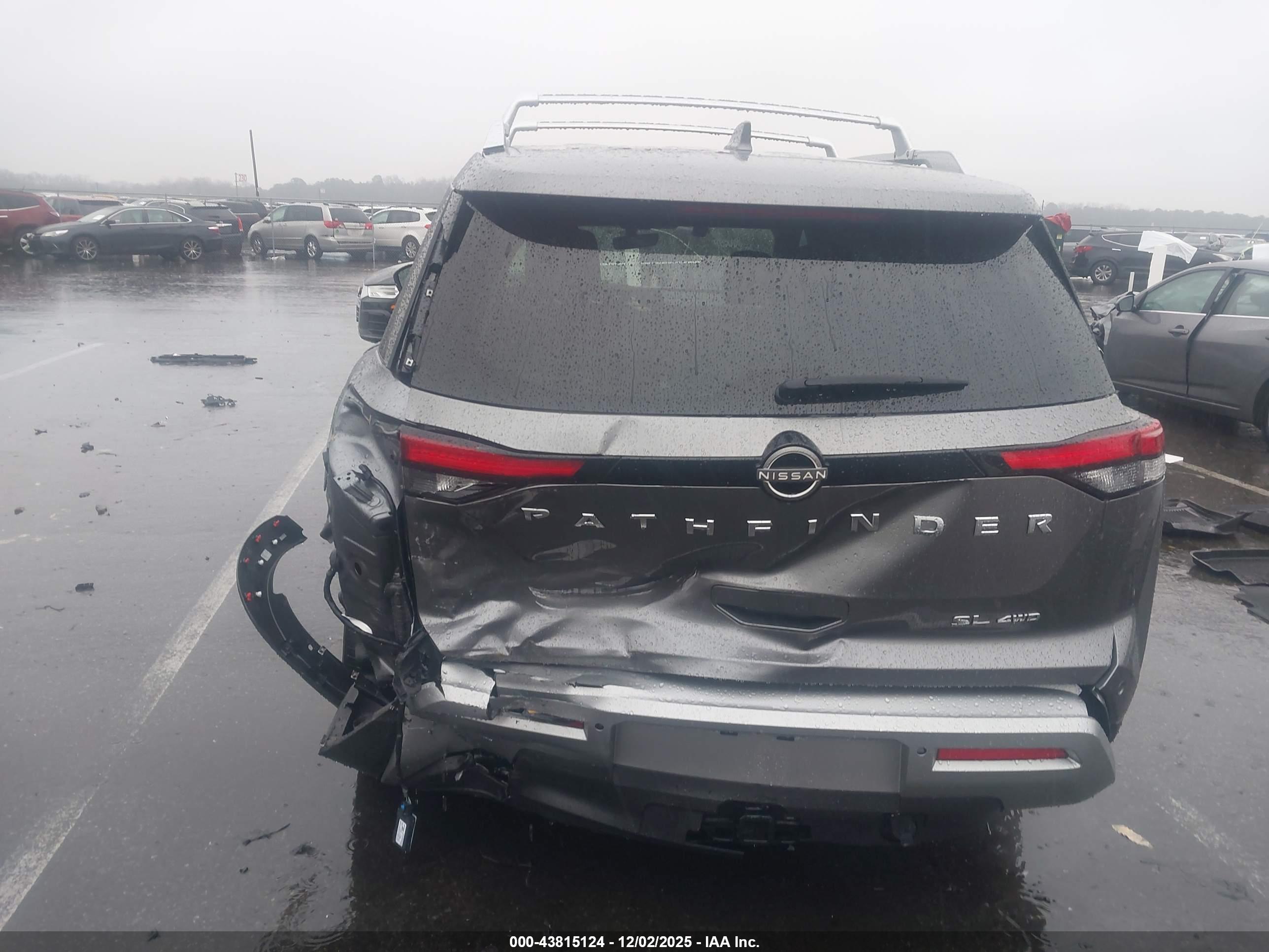 NISSAN PATHFINDER image 6