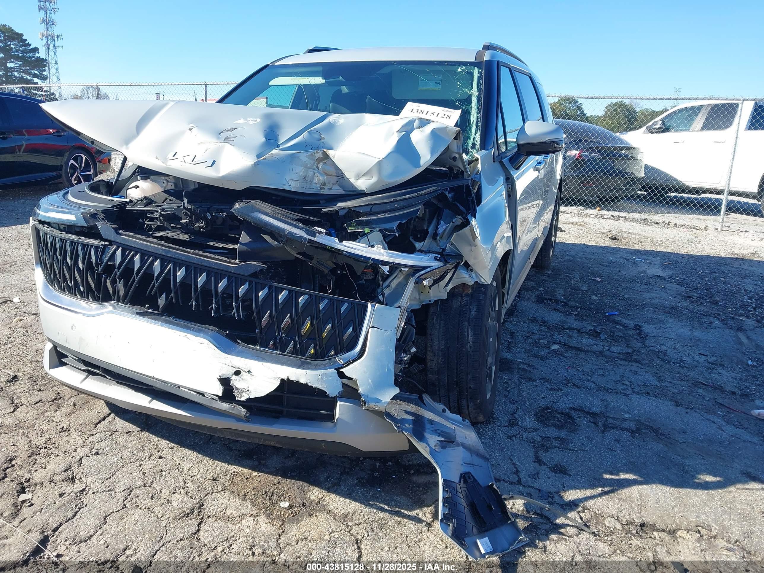 KIA CARNIVAL image 6