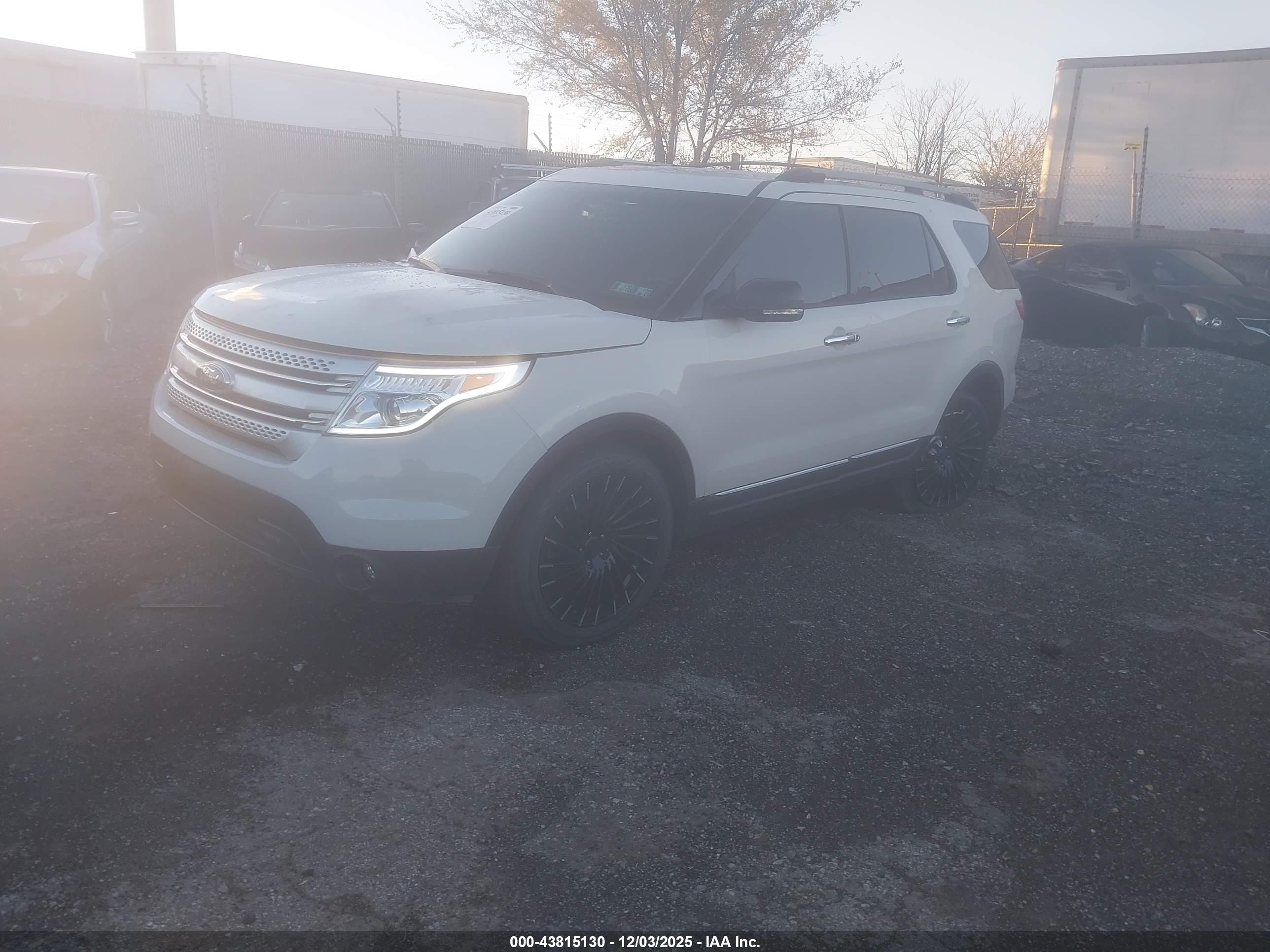 FORD EXPLORER image 2