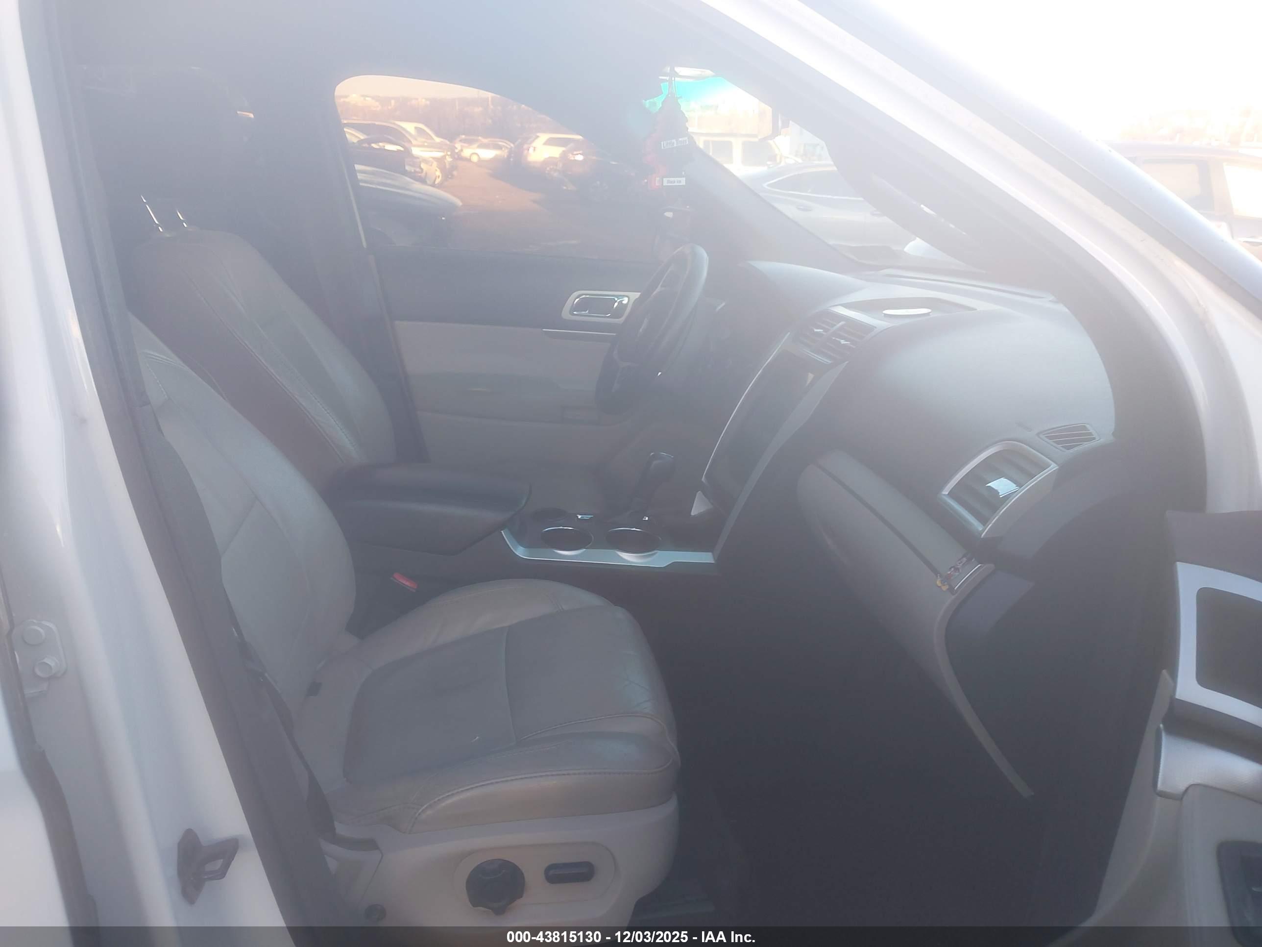 FORD EXPLORER image 5