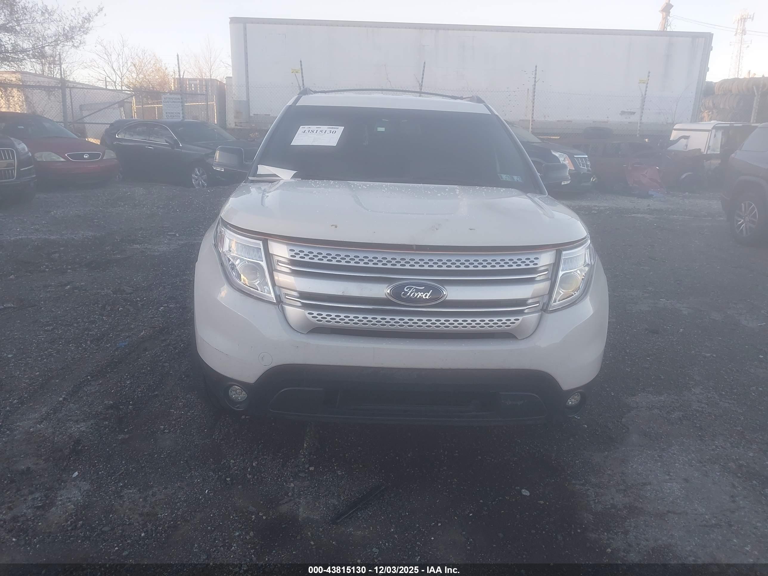 FORD EXPLORER image 6