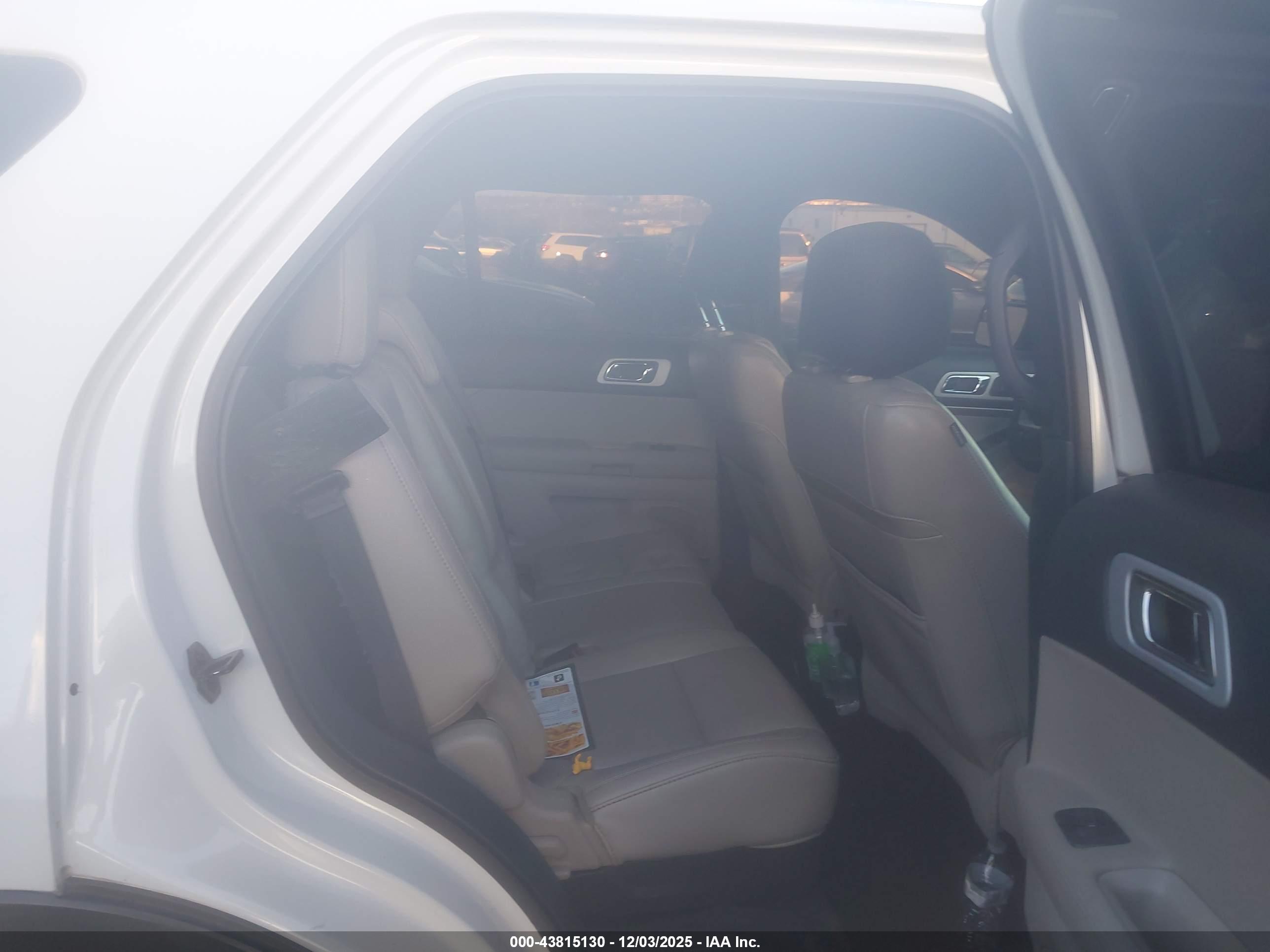 FORD EXPLORER image 8