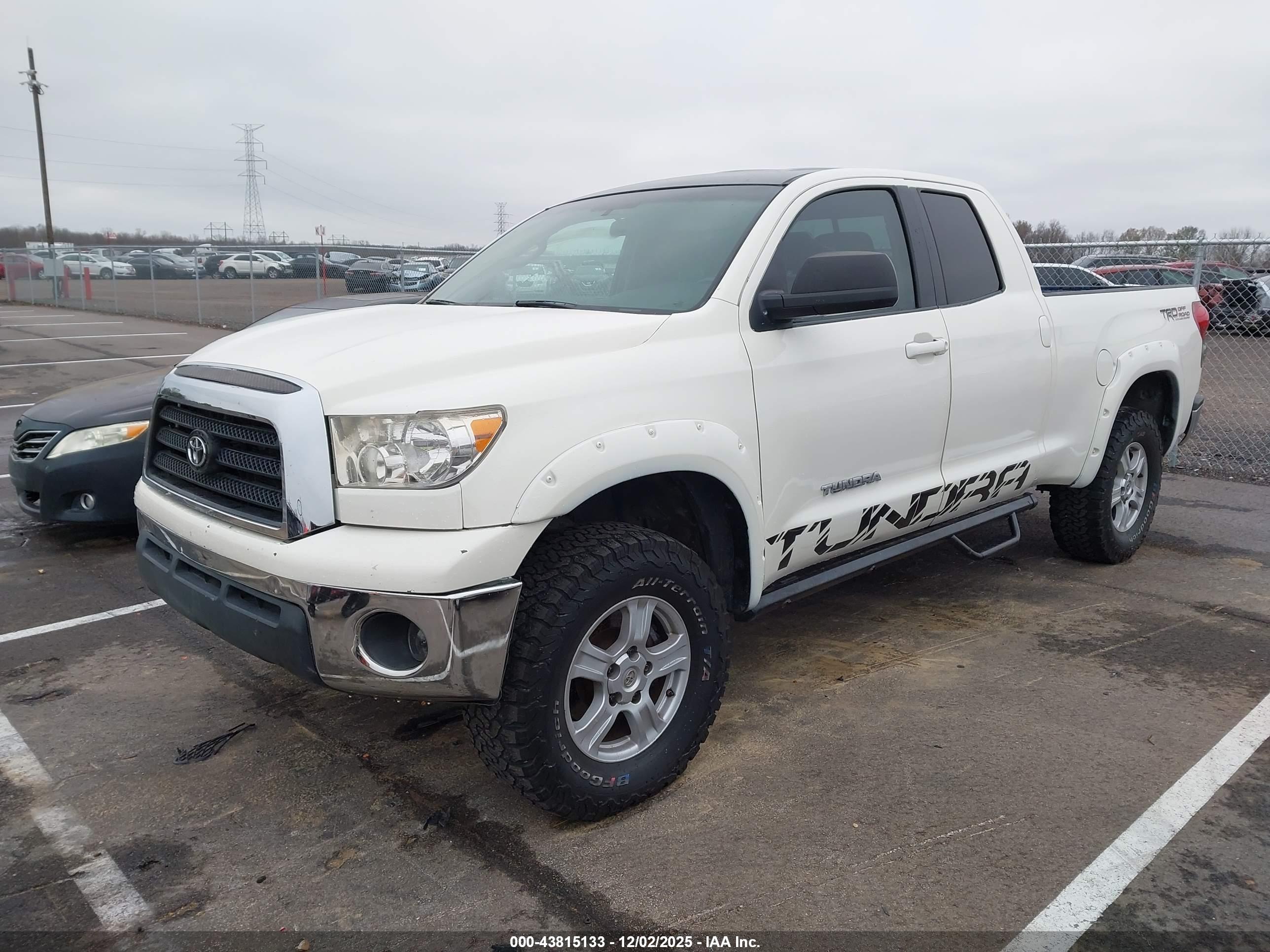 TOYOTA TUNDRA image 2