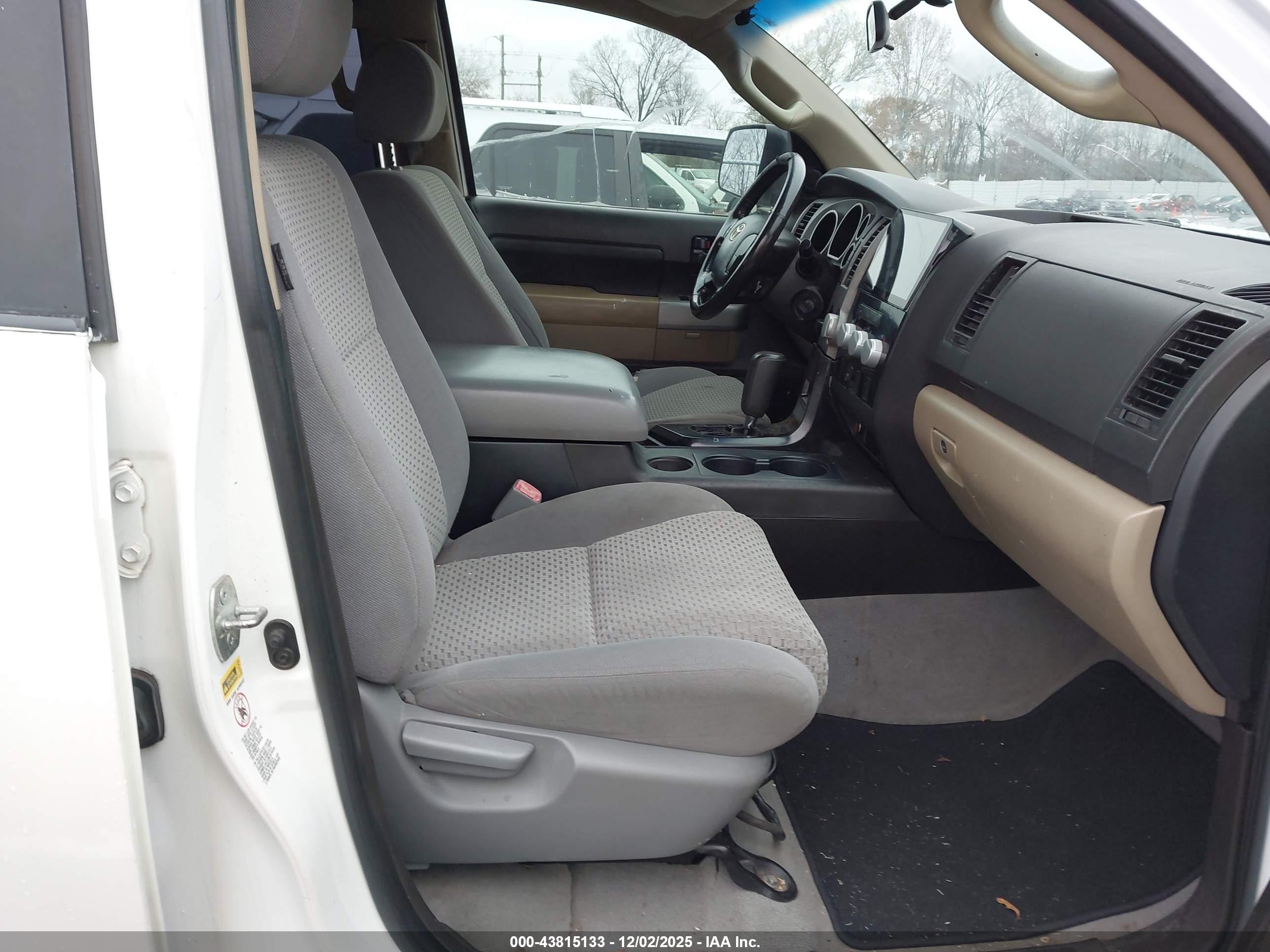 TOYOTA TUNDRA image 5