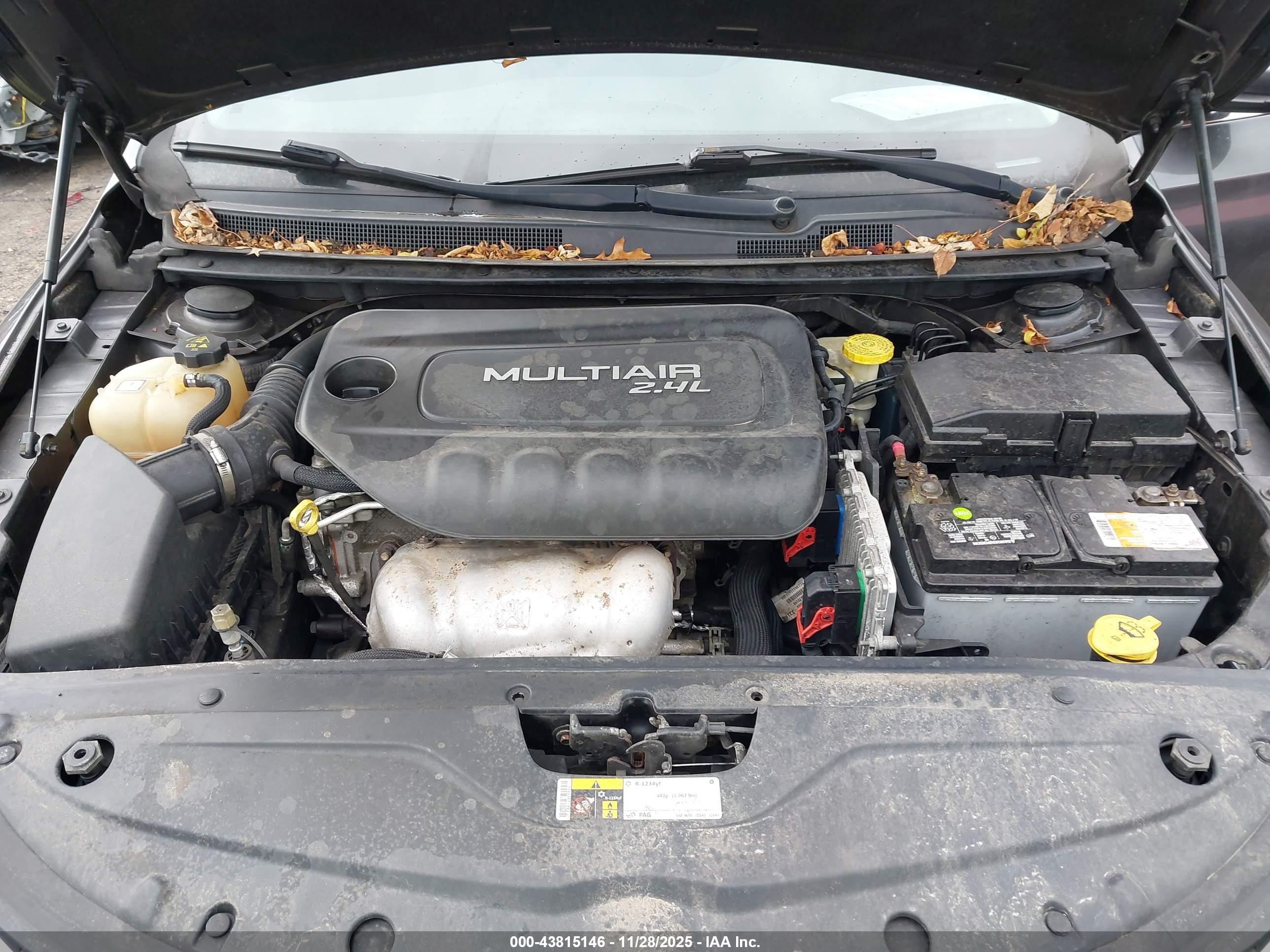 CHRYSLER 200 image 10