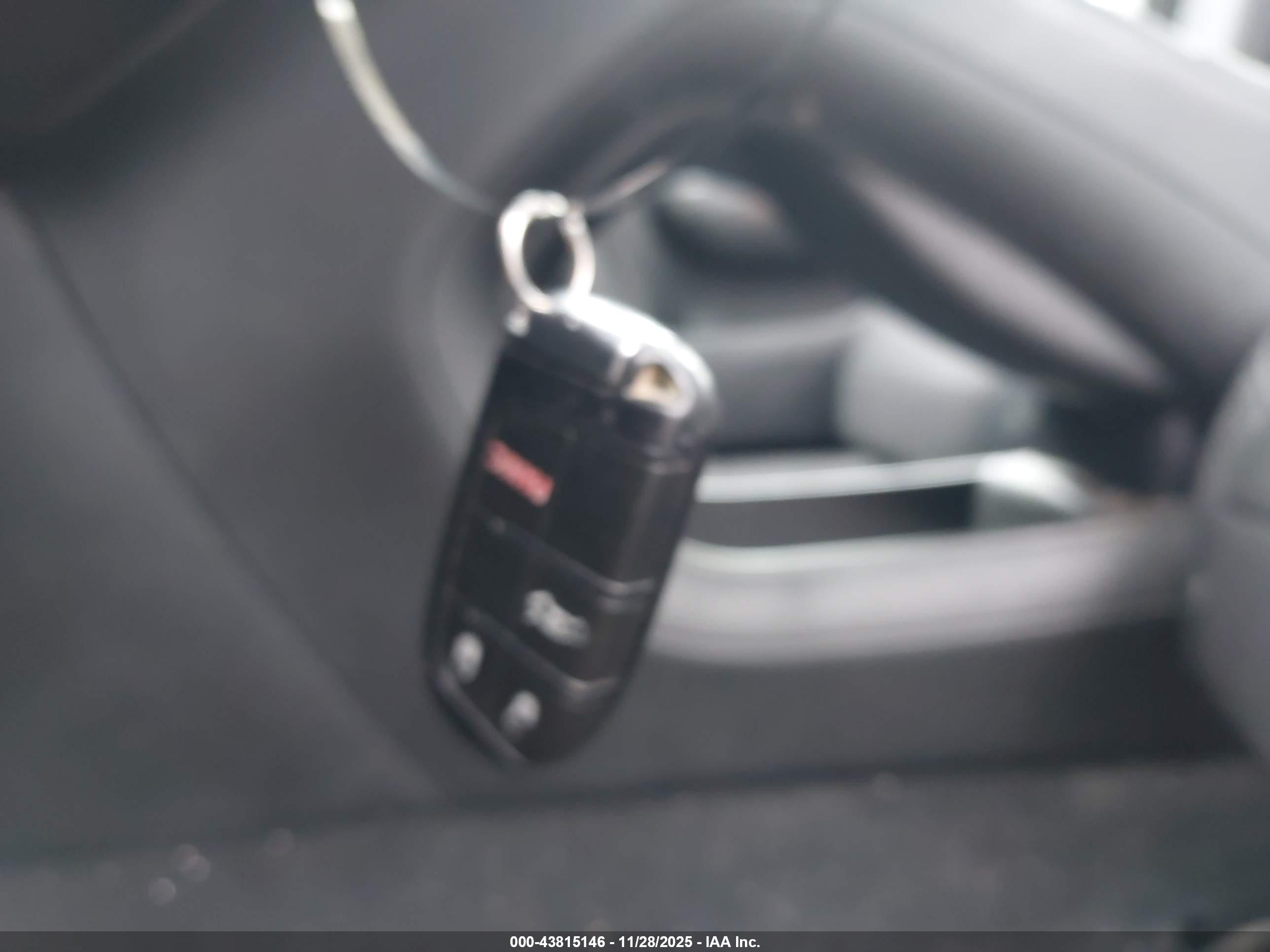 CHRYSLER 200 image 11