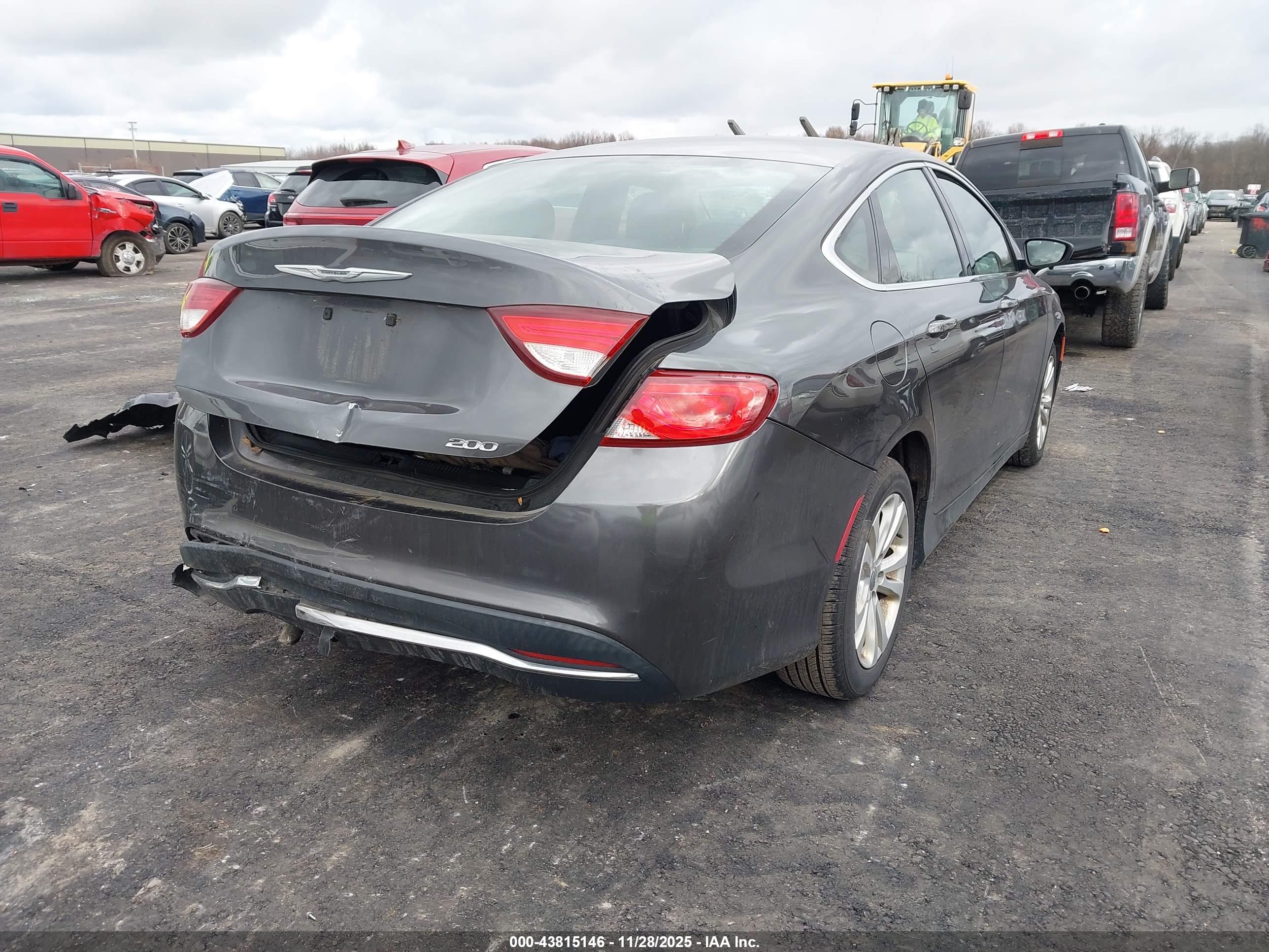 CHRYSLER 200 image 4