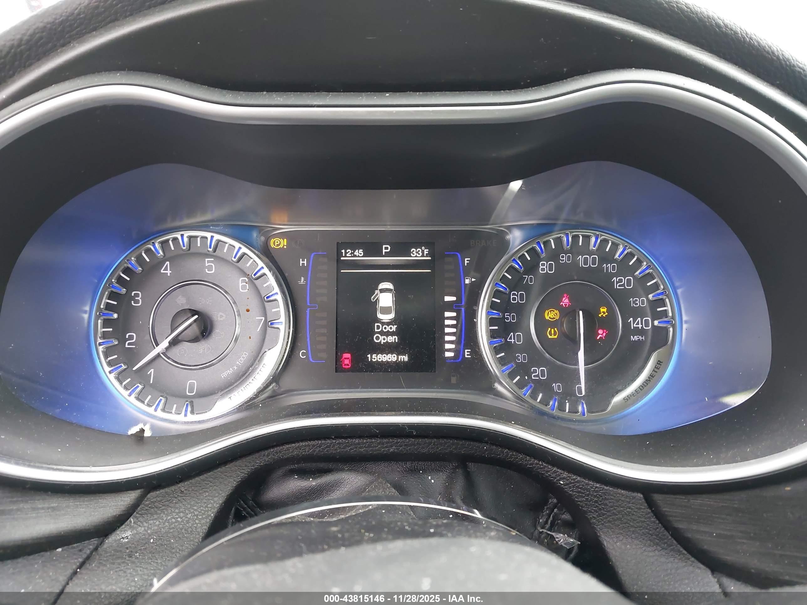 CHRYSLER 200 image 7