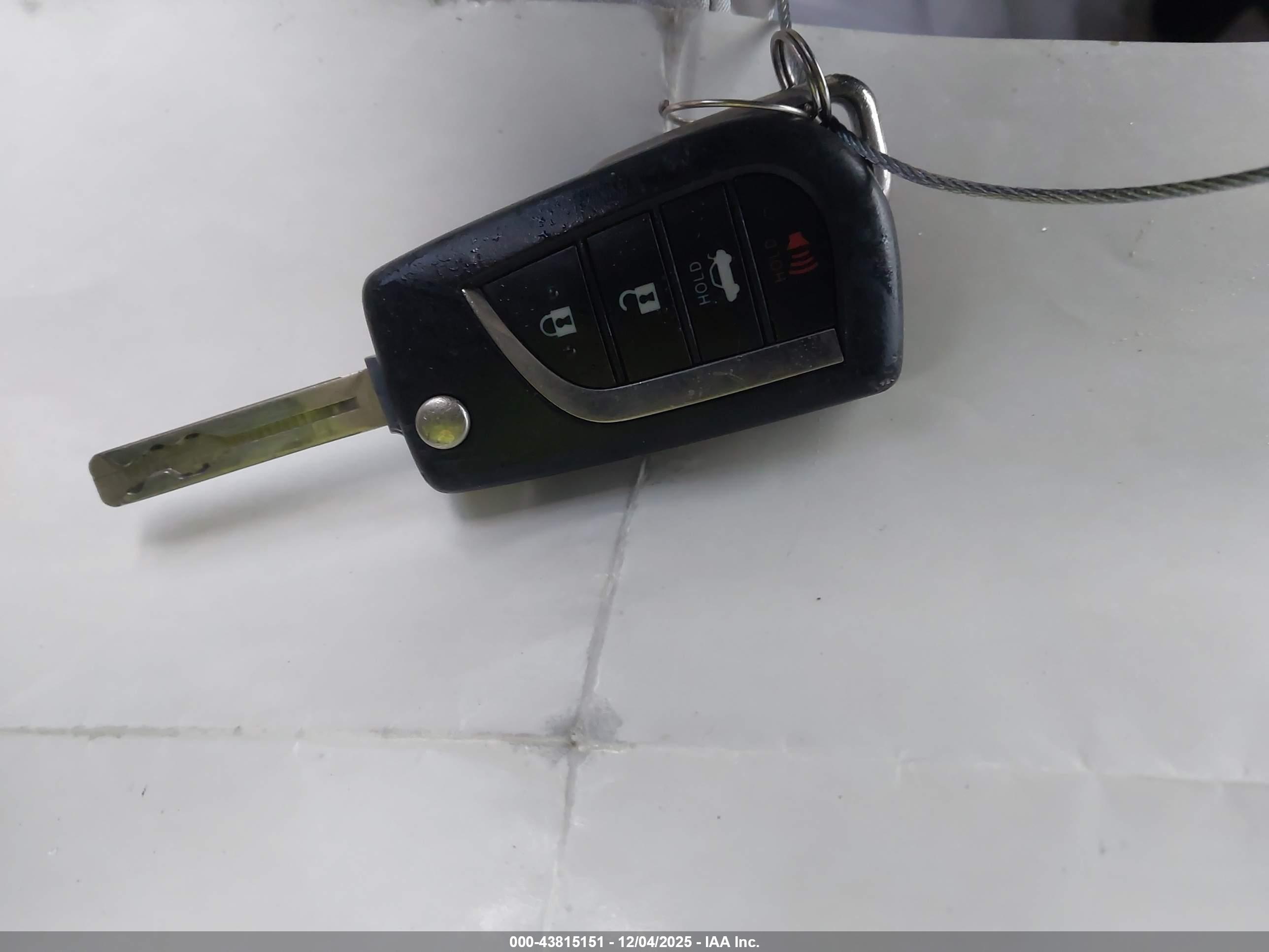 TOYOTA CAMRY image 11
