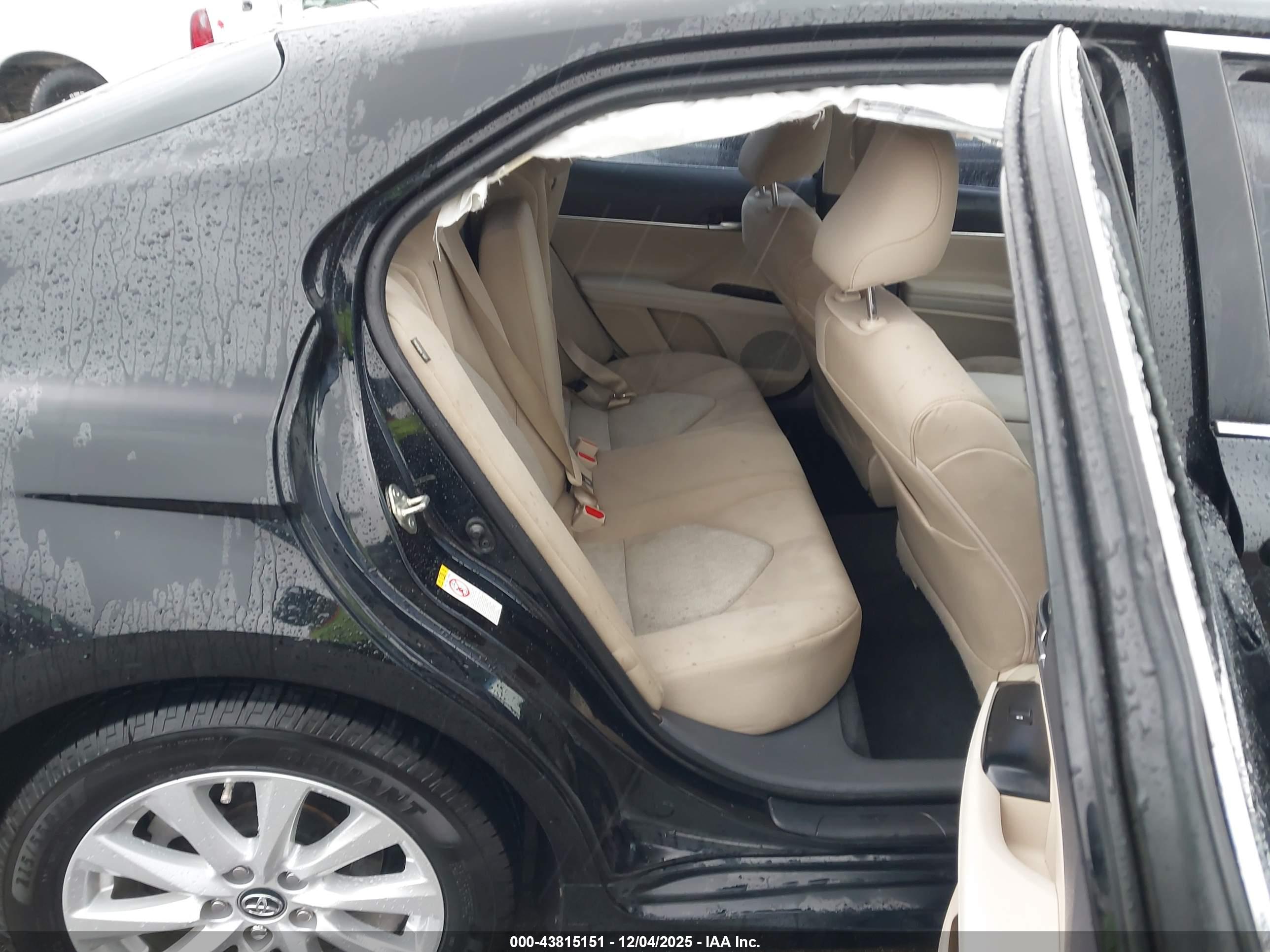 TOYOTA CAMRY image 8