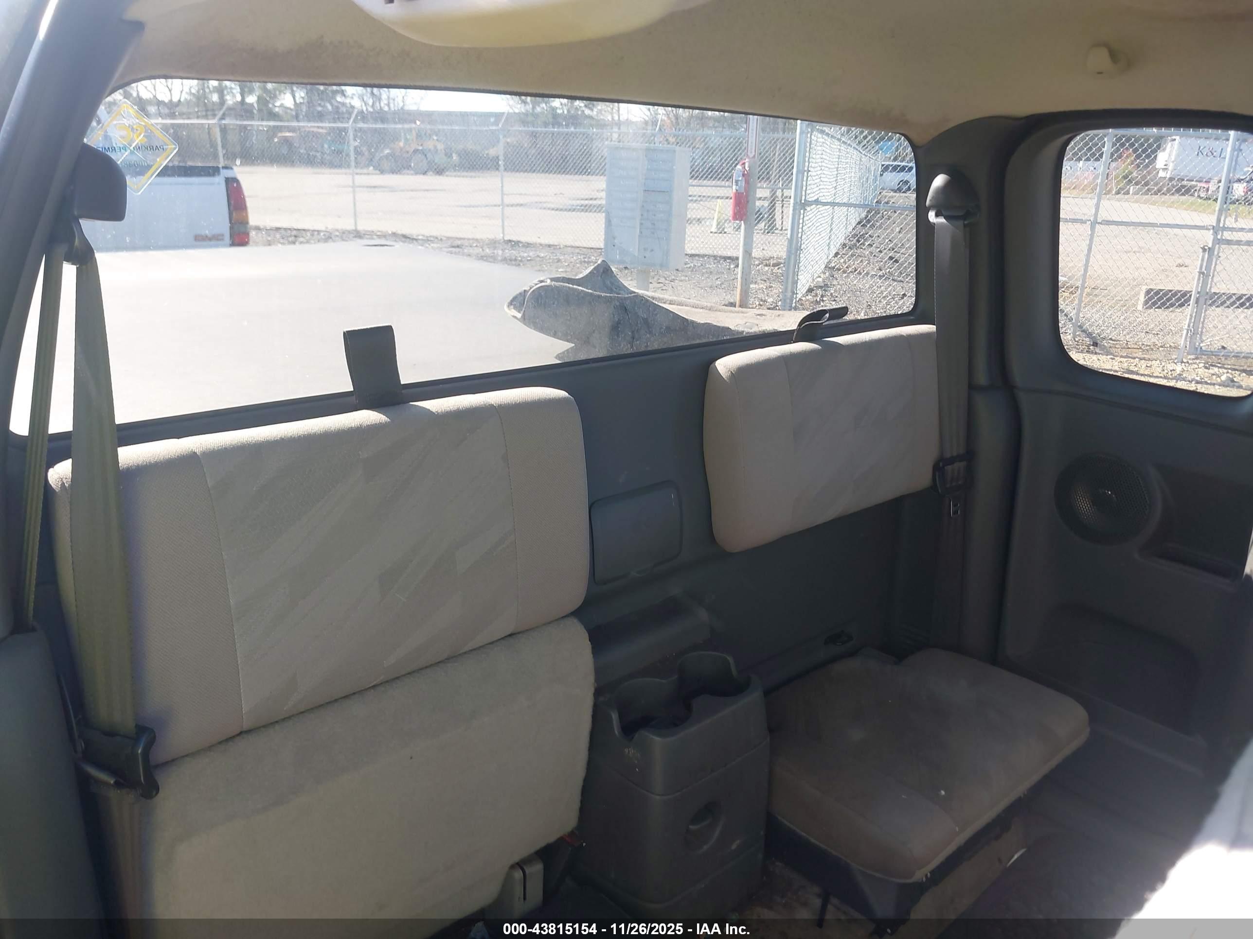 CHEVROLET COLORADO image 8