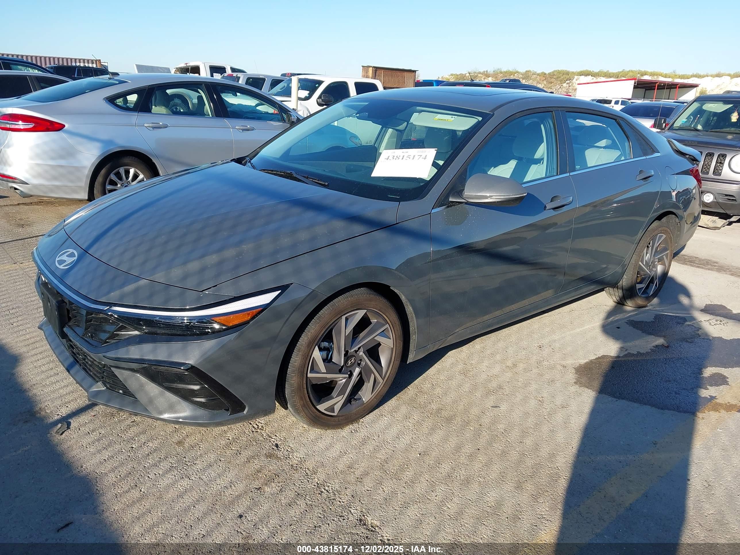 HYUNDAI ELANTRA image 2