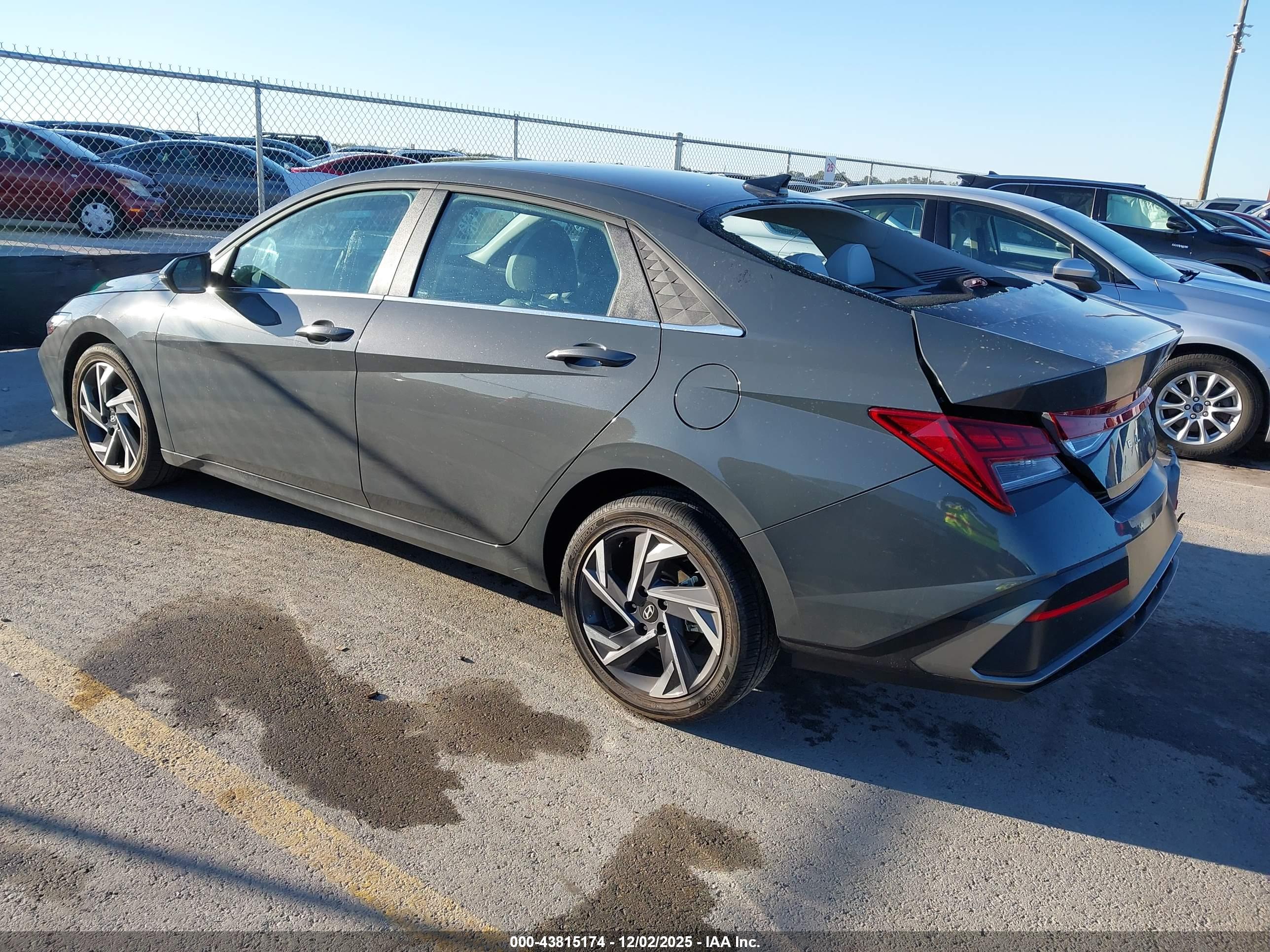 HYUNDAI ELANTRA image 3