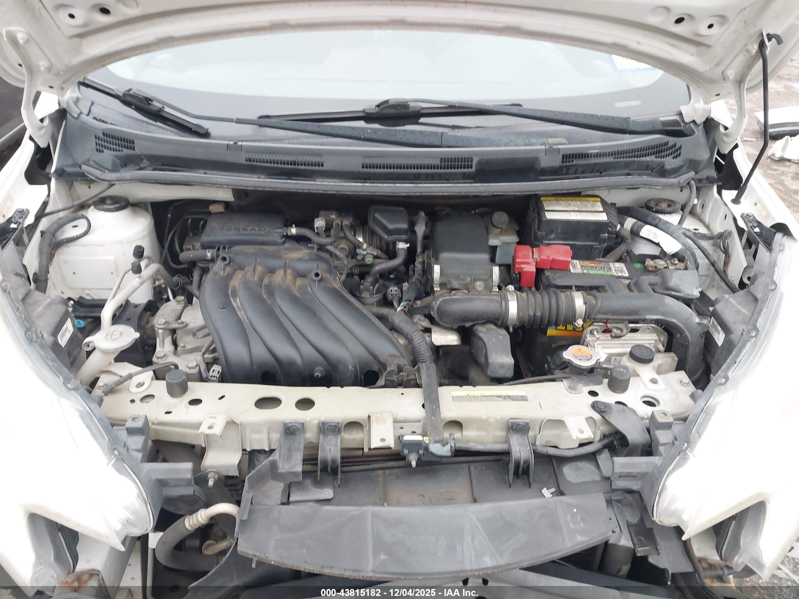 NISSAN VERSA image 10