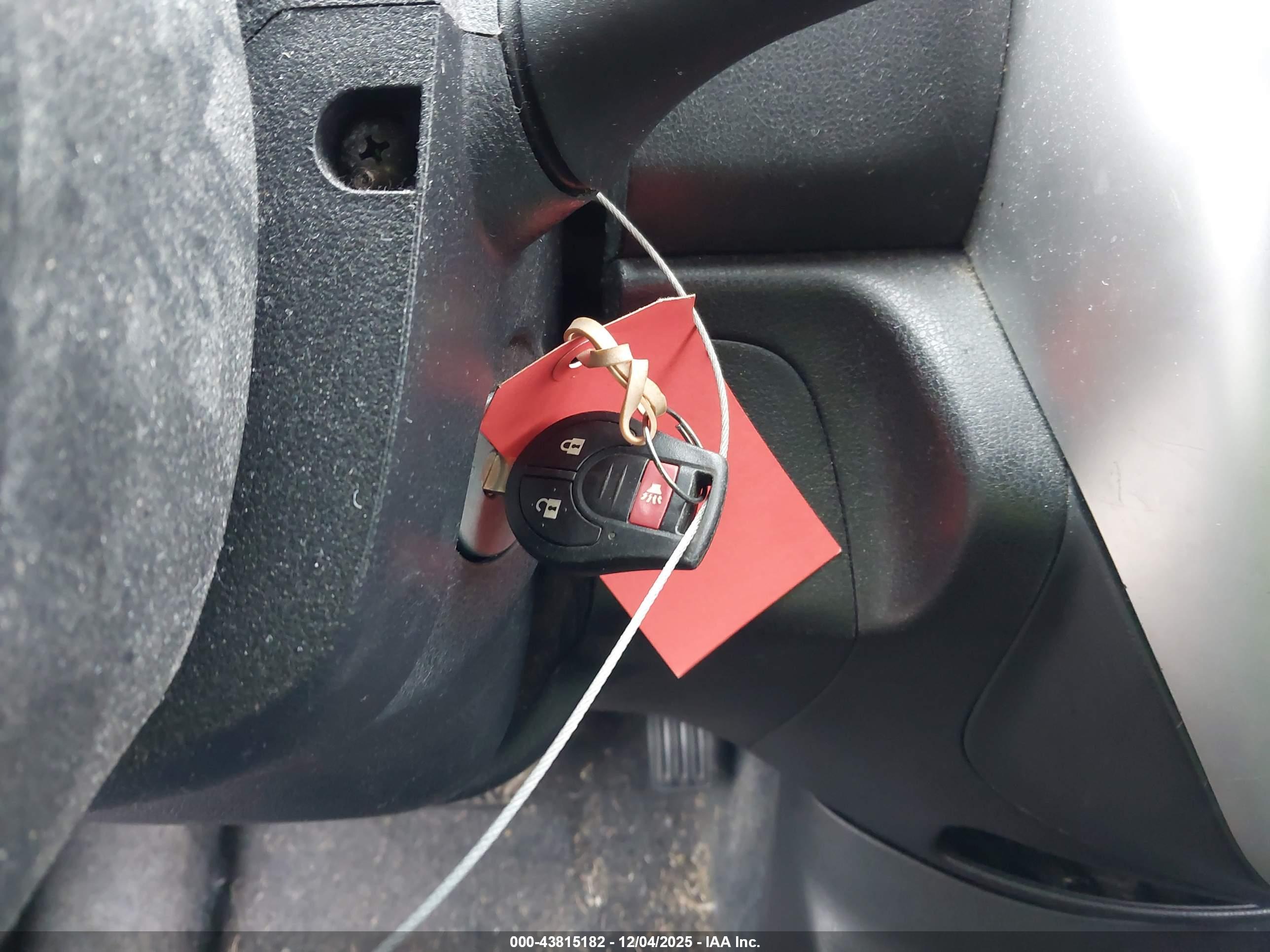 NISSAN VERSA image 11
