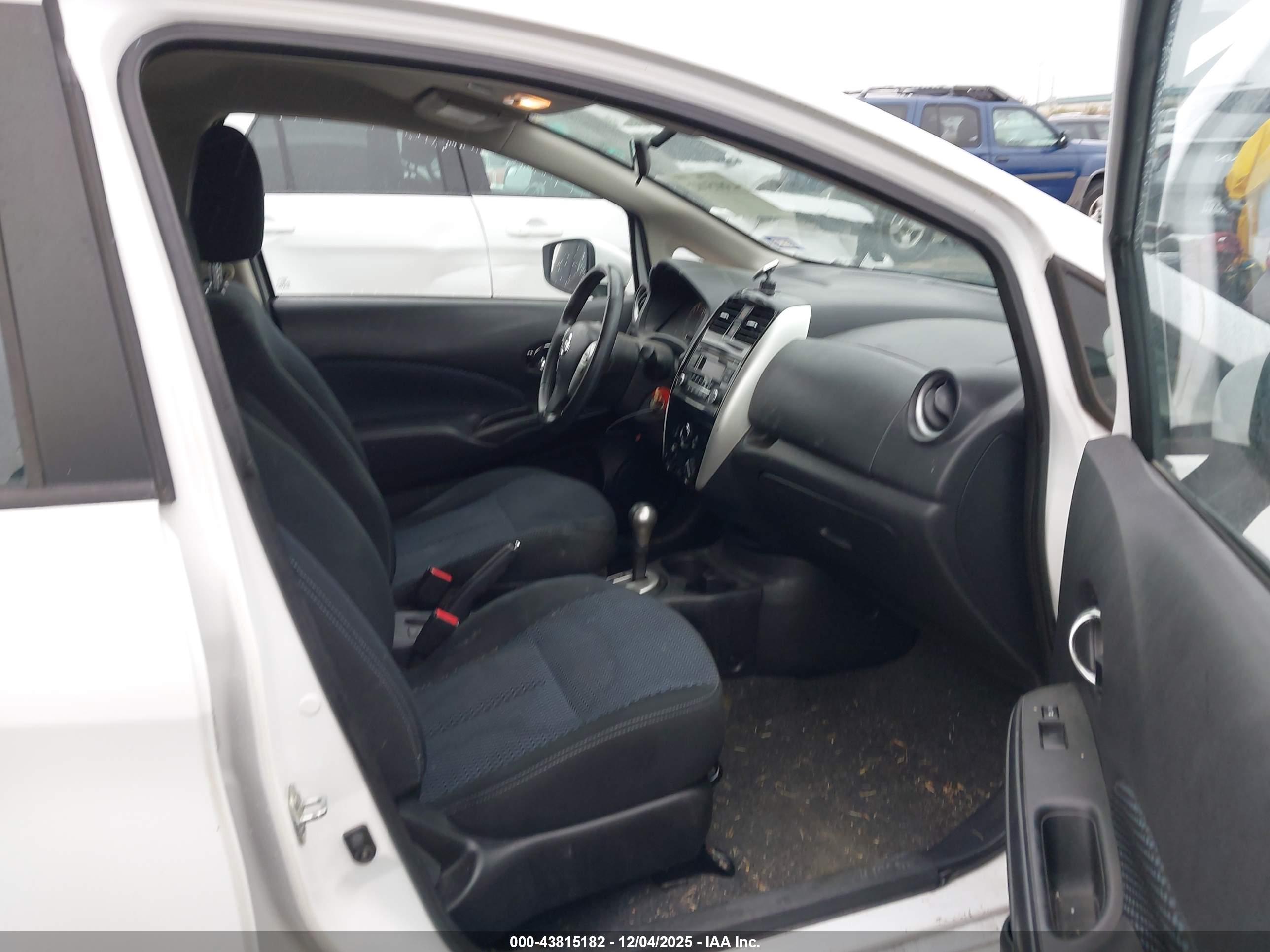 NISSAN VERSA image 5