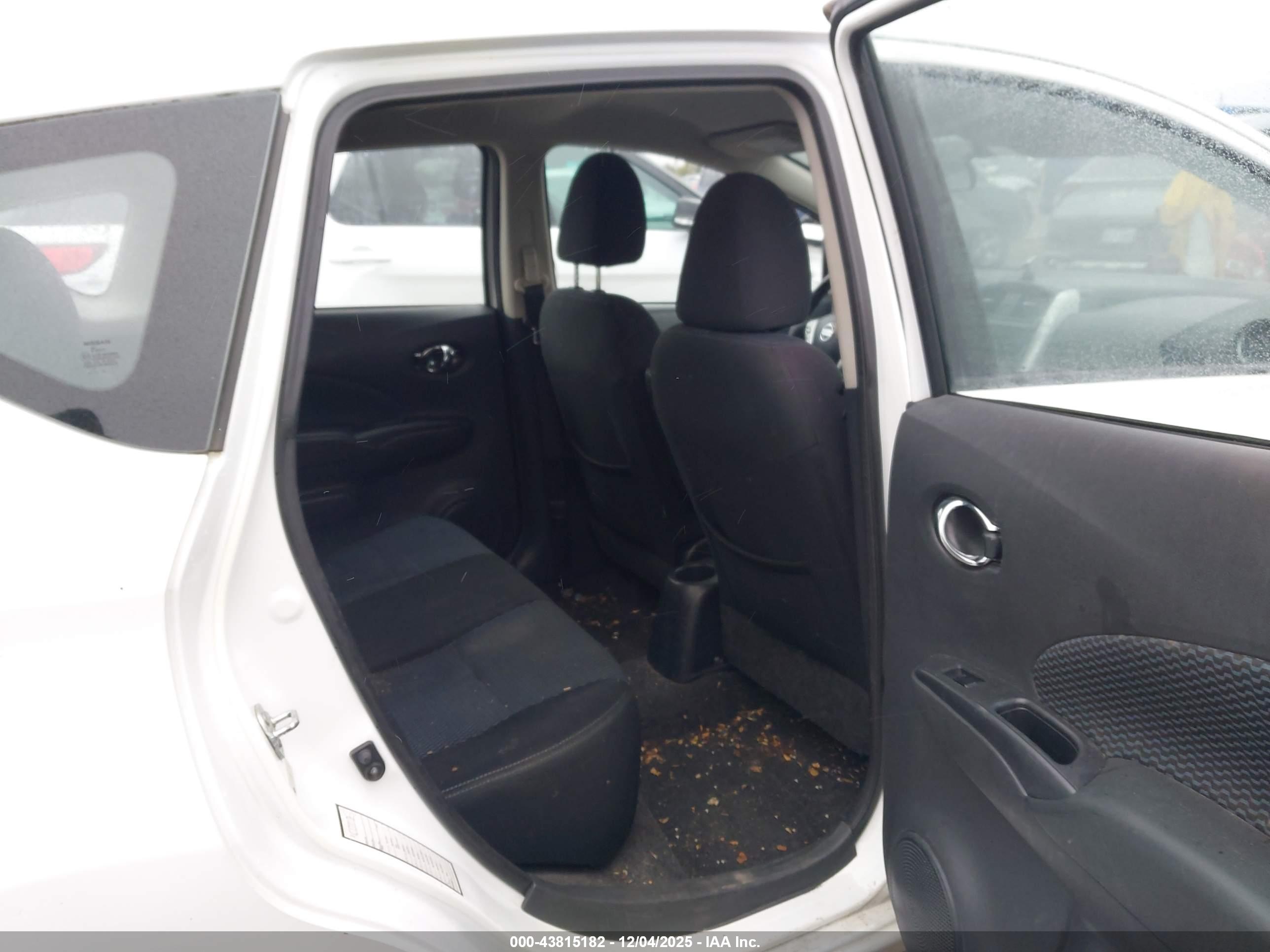 NISSAN VERSA image 8