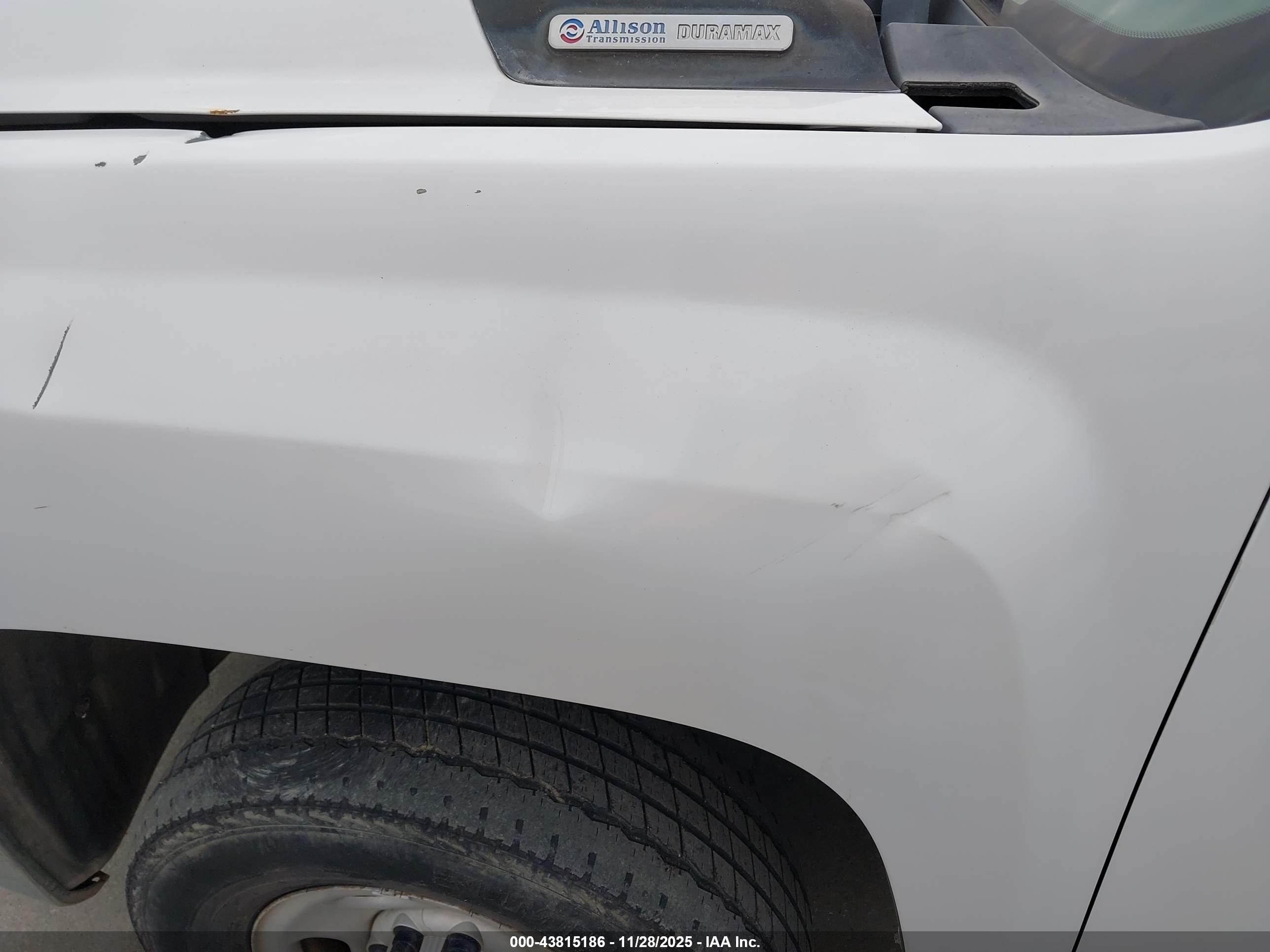 CHEVROLET SILVERADO image 6