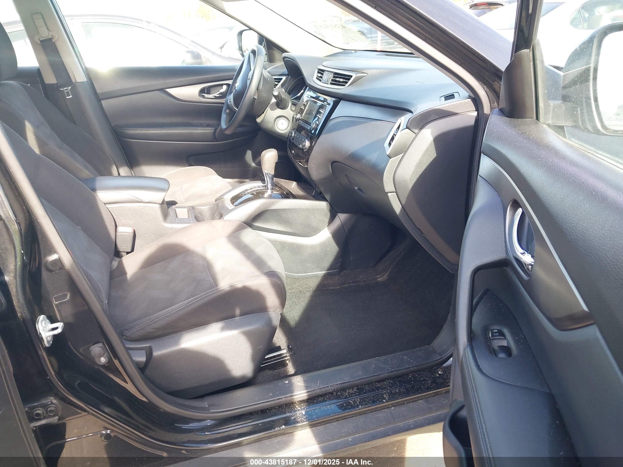 NISSAN ROGUE image 5