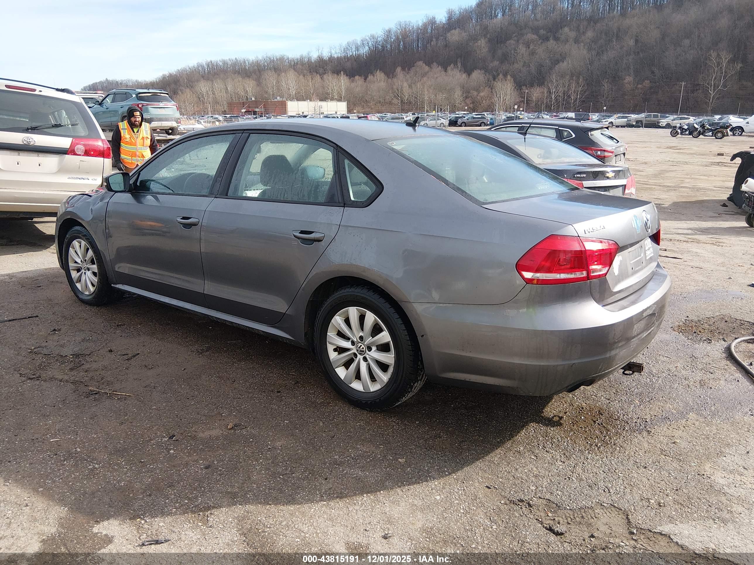 VOLKSWAGEN PASSAT image 3