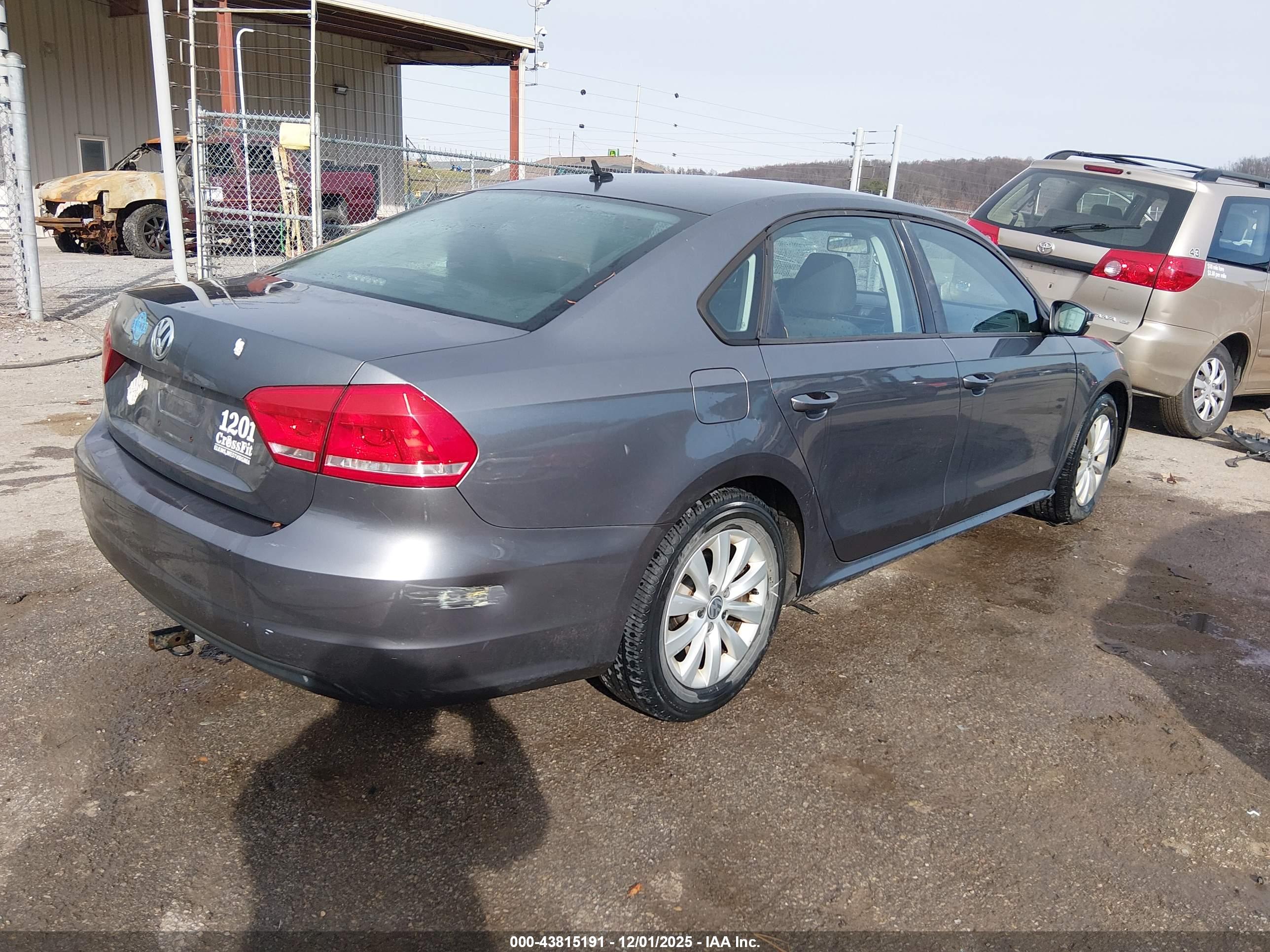 VOLKSWAGEN PASSAT image 4