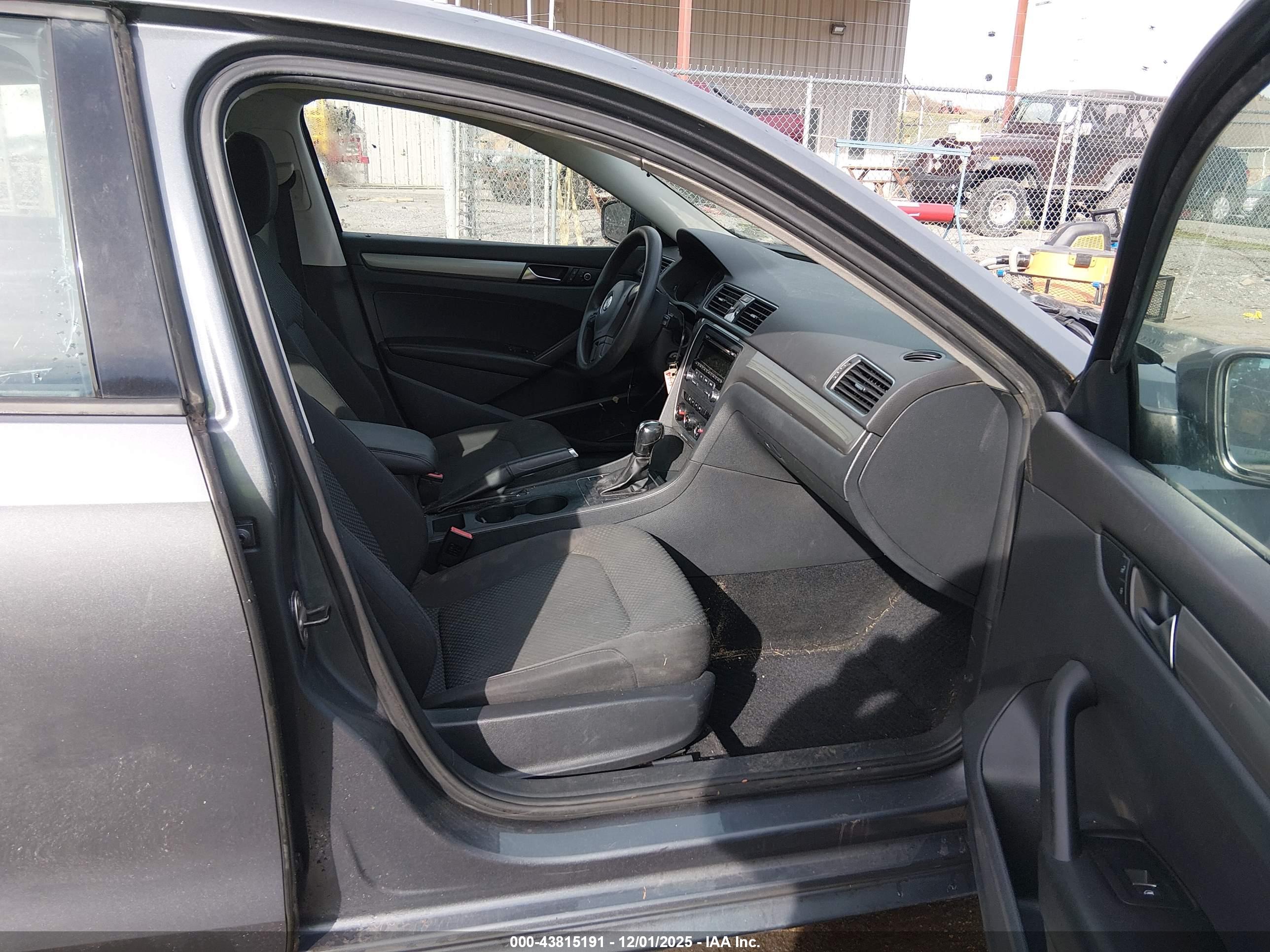 VOLKSWAGEN PASSAT image 5