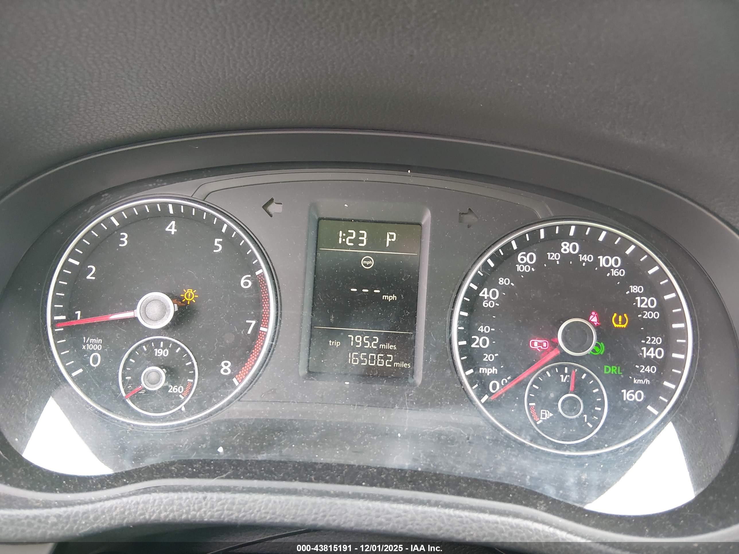 VOLKSWAGEN PASSAT image 7