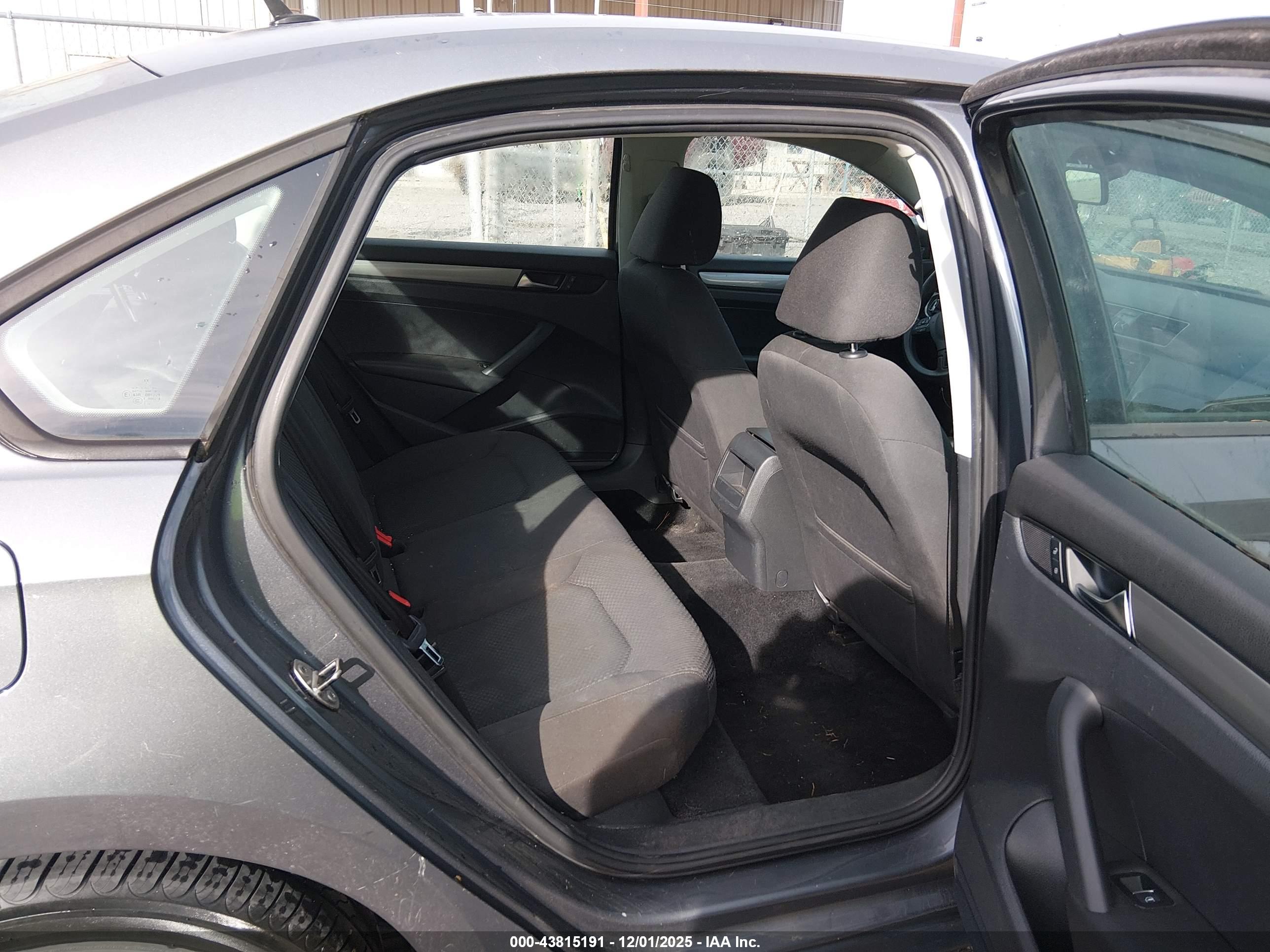 VOLKSWAGEN PASSAT image 8