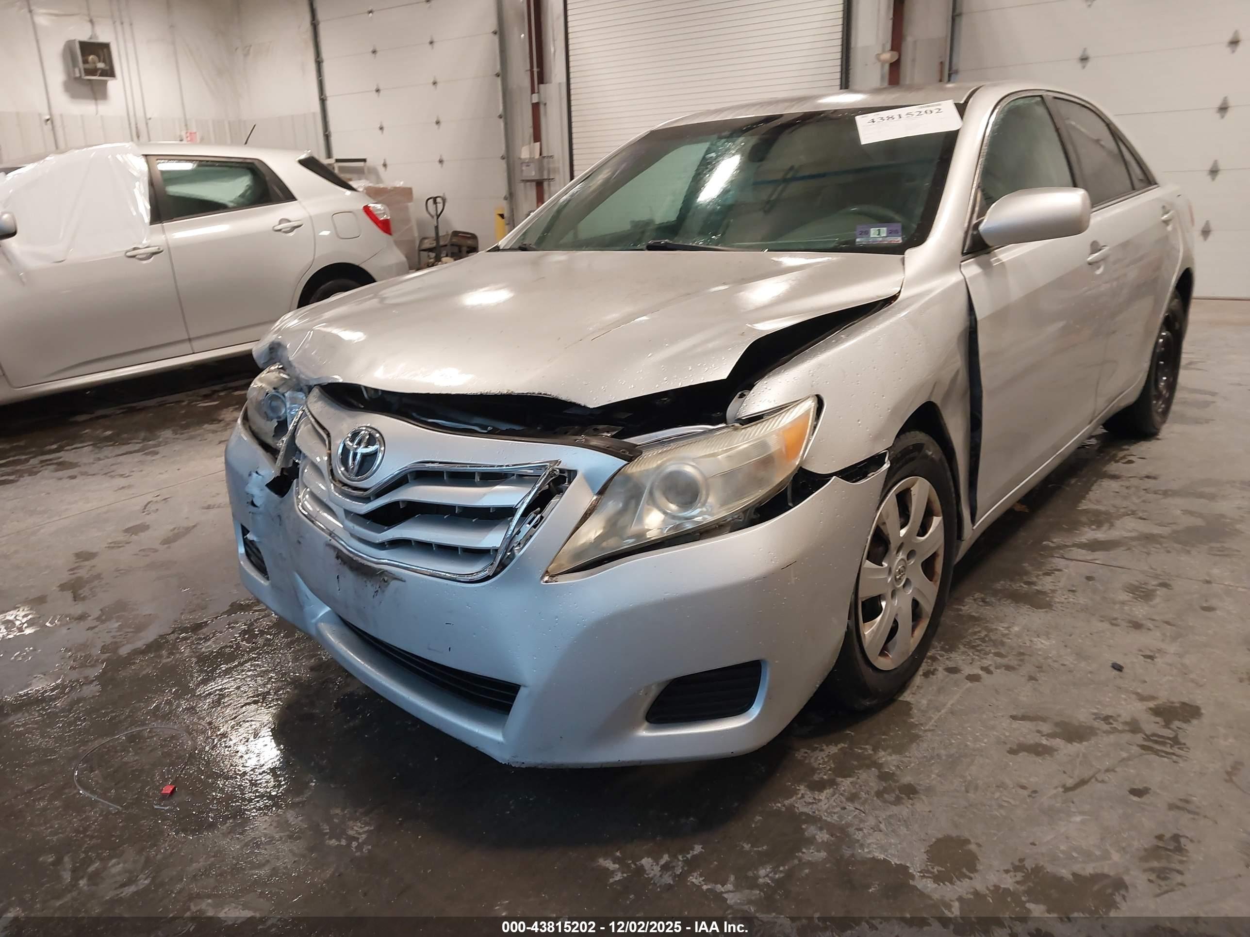 TOYOTA CAMRY image 2