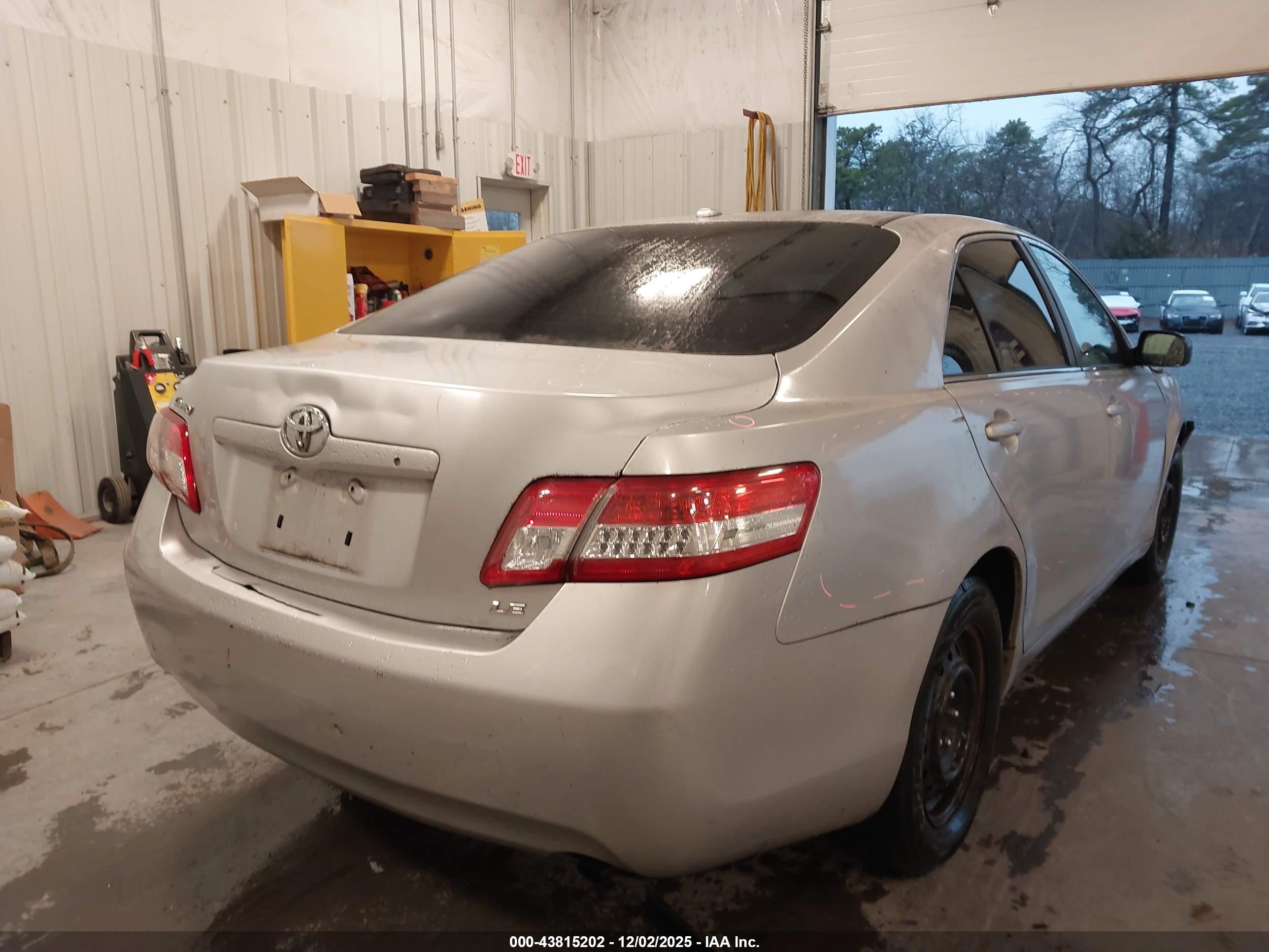 TOYOTA CAMRY image 4