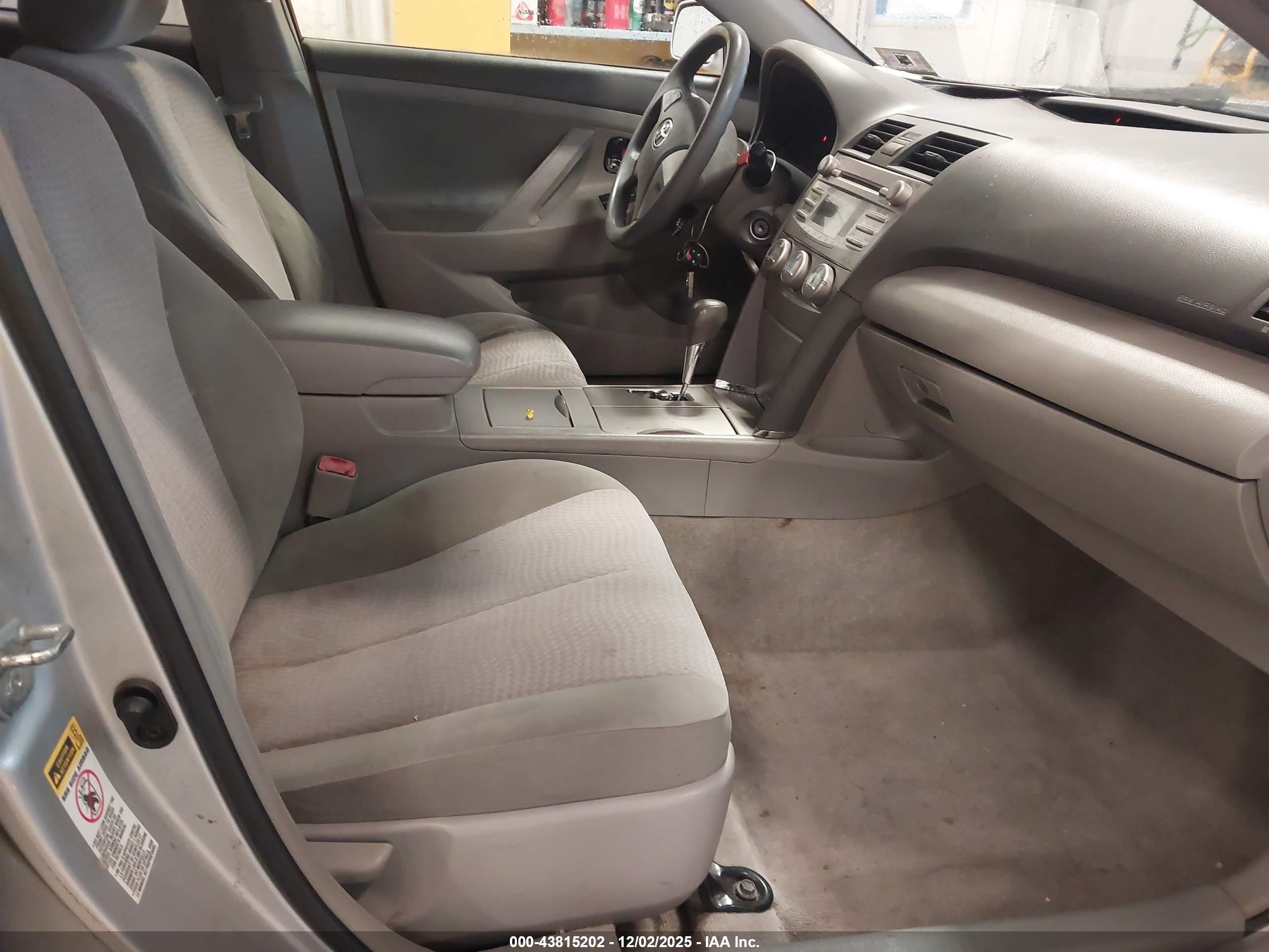 TOYOTA CAMRY image 5