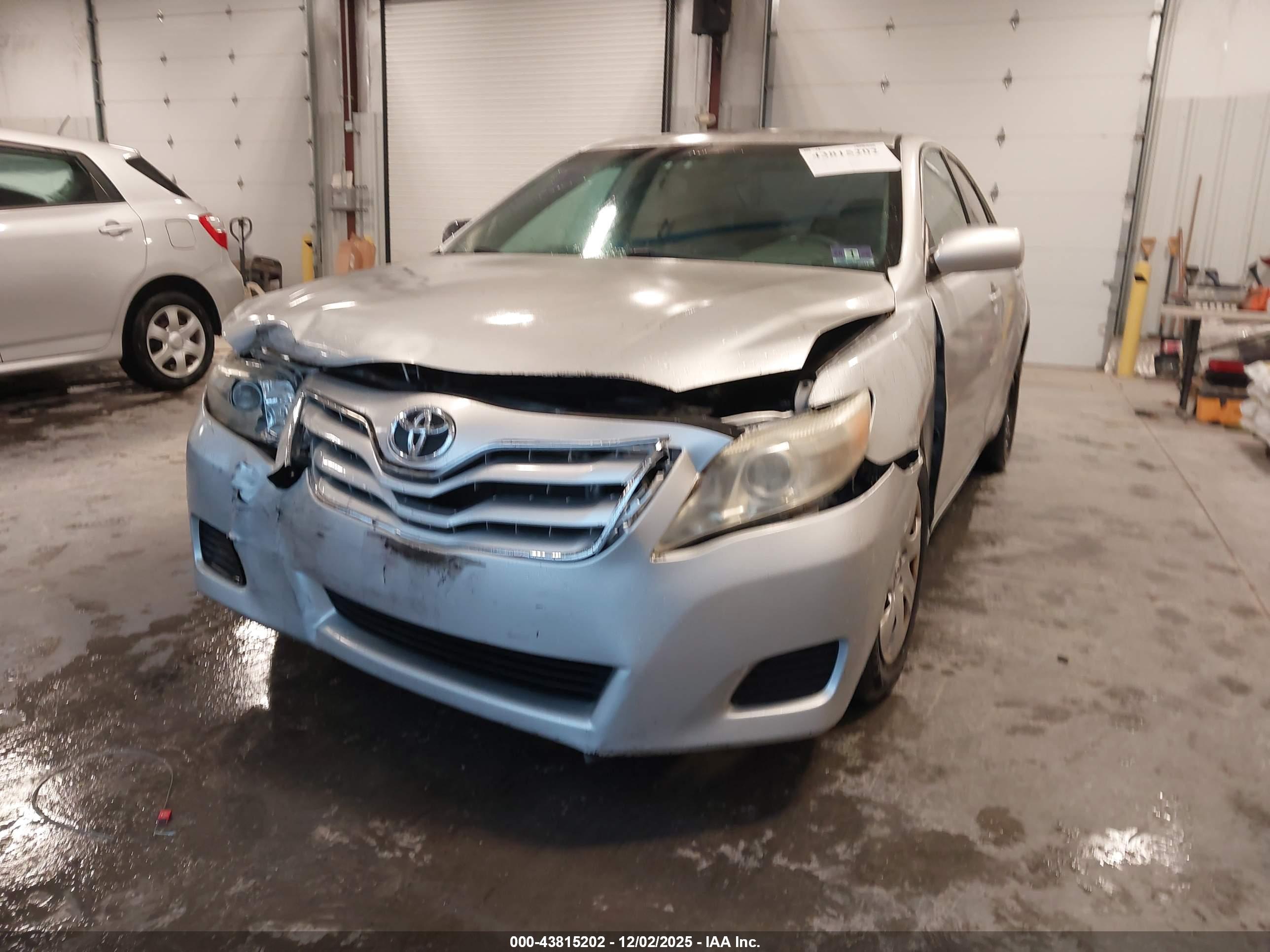 TOYOTA CAMRY image 6