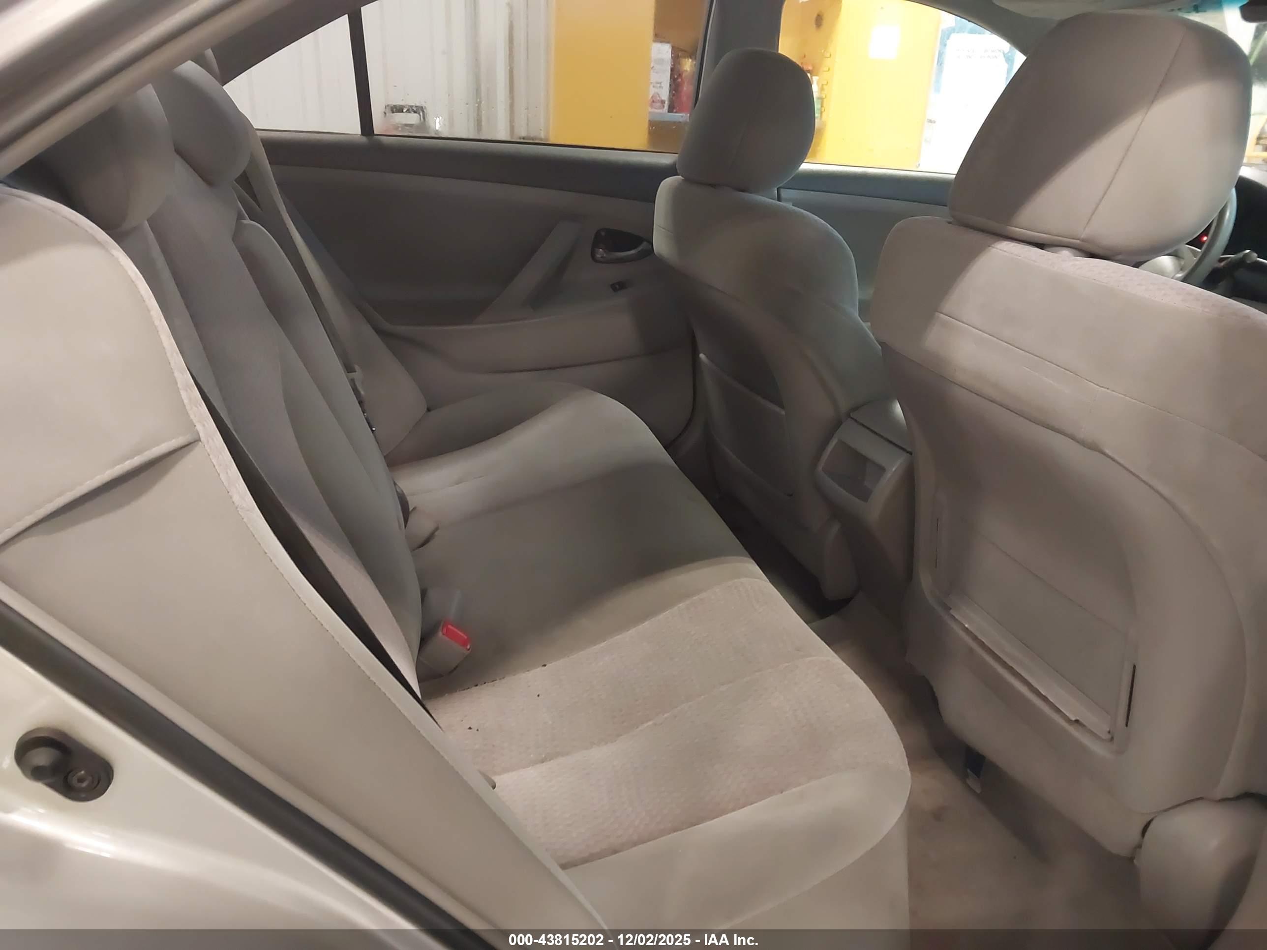 TOYOTA CAMRY image 8