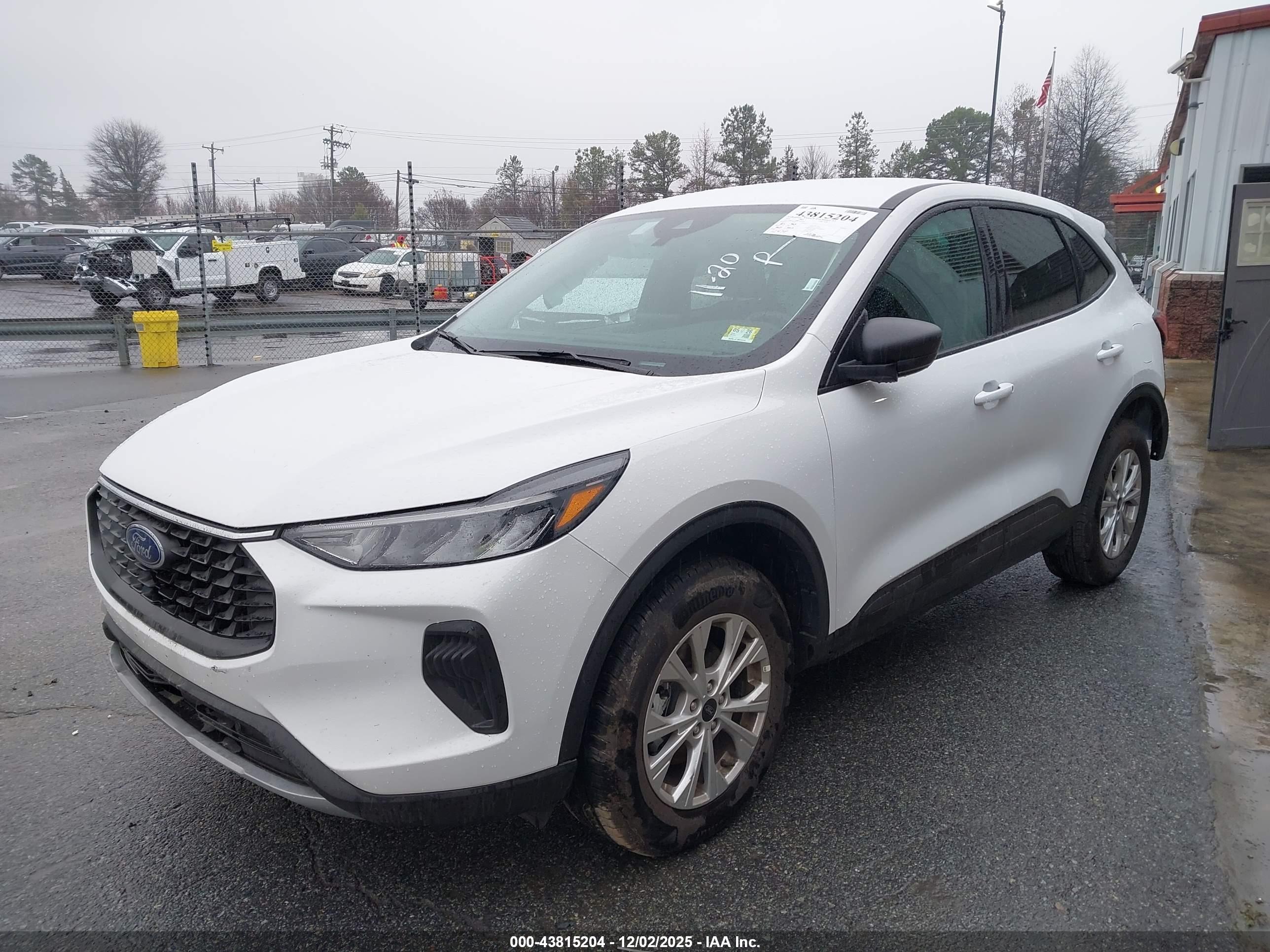 FORD ESCAPE image 2