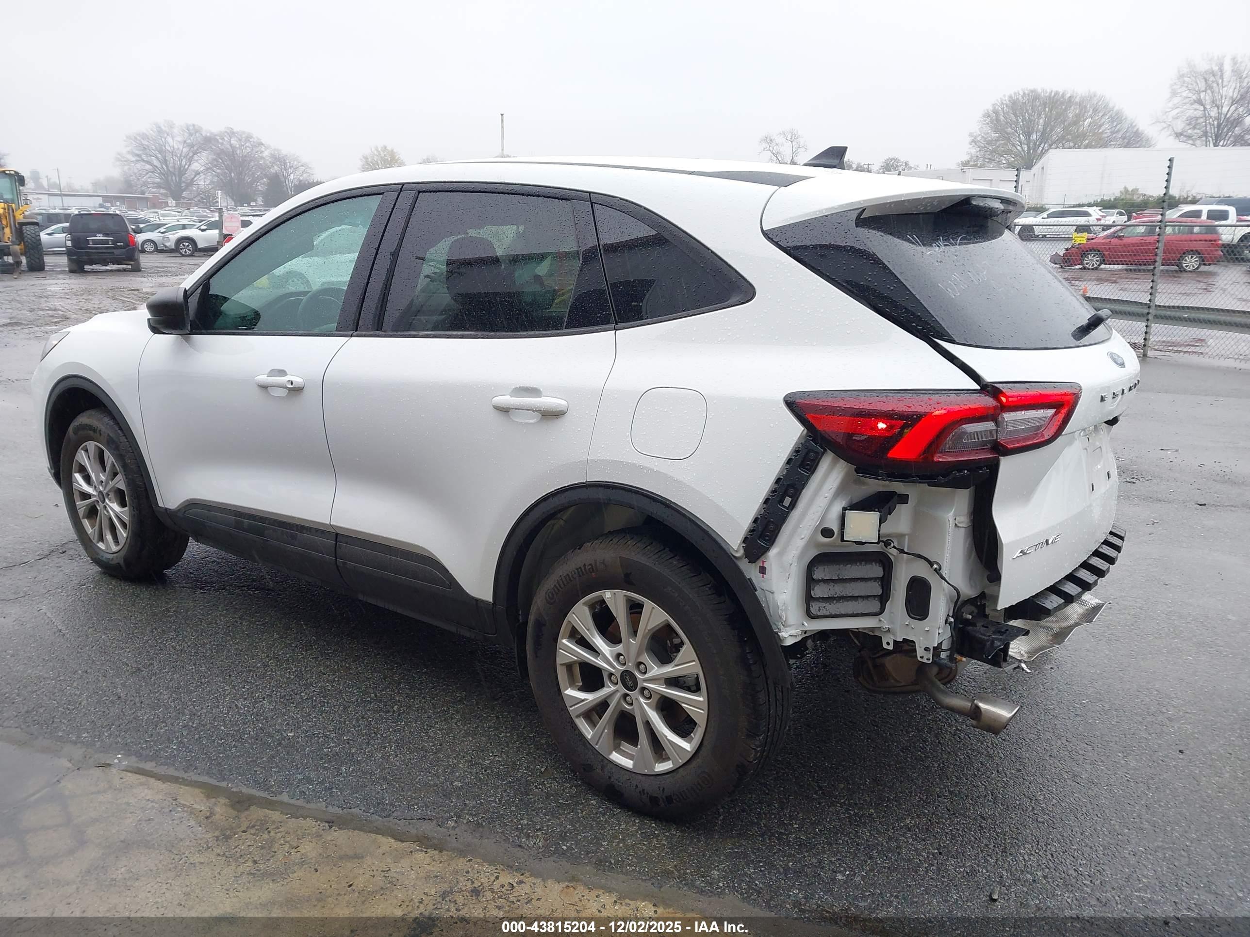 FORD ESCAPE image 3