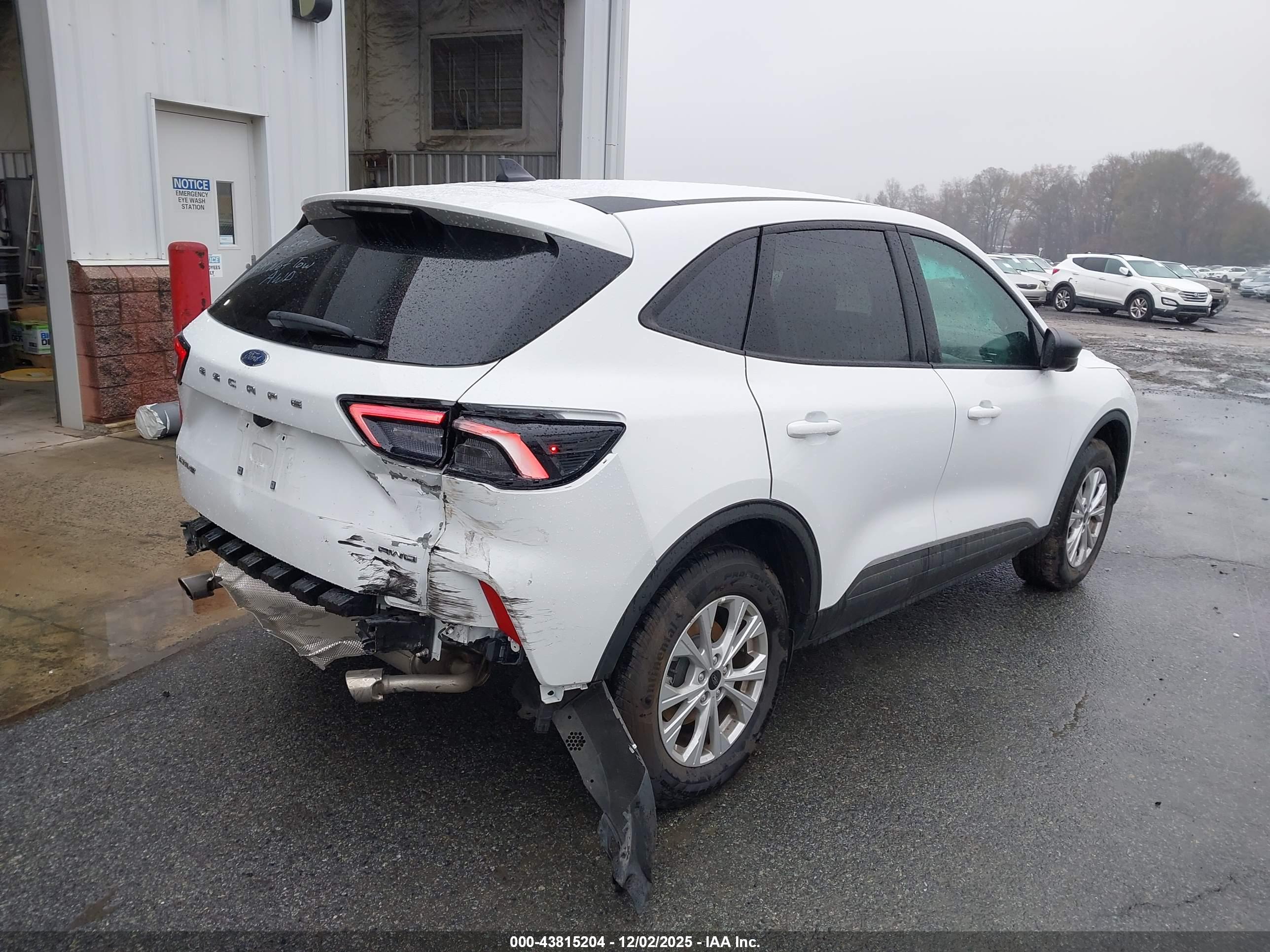 FORD ESCAPE image 4