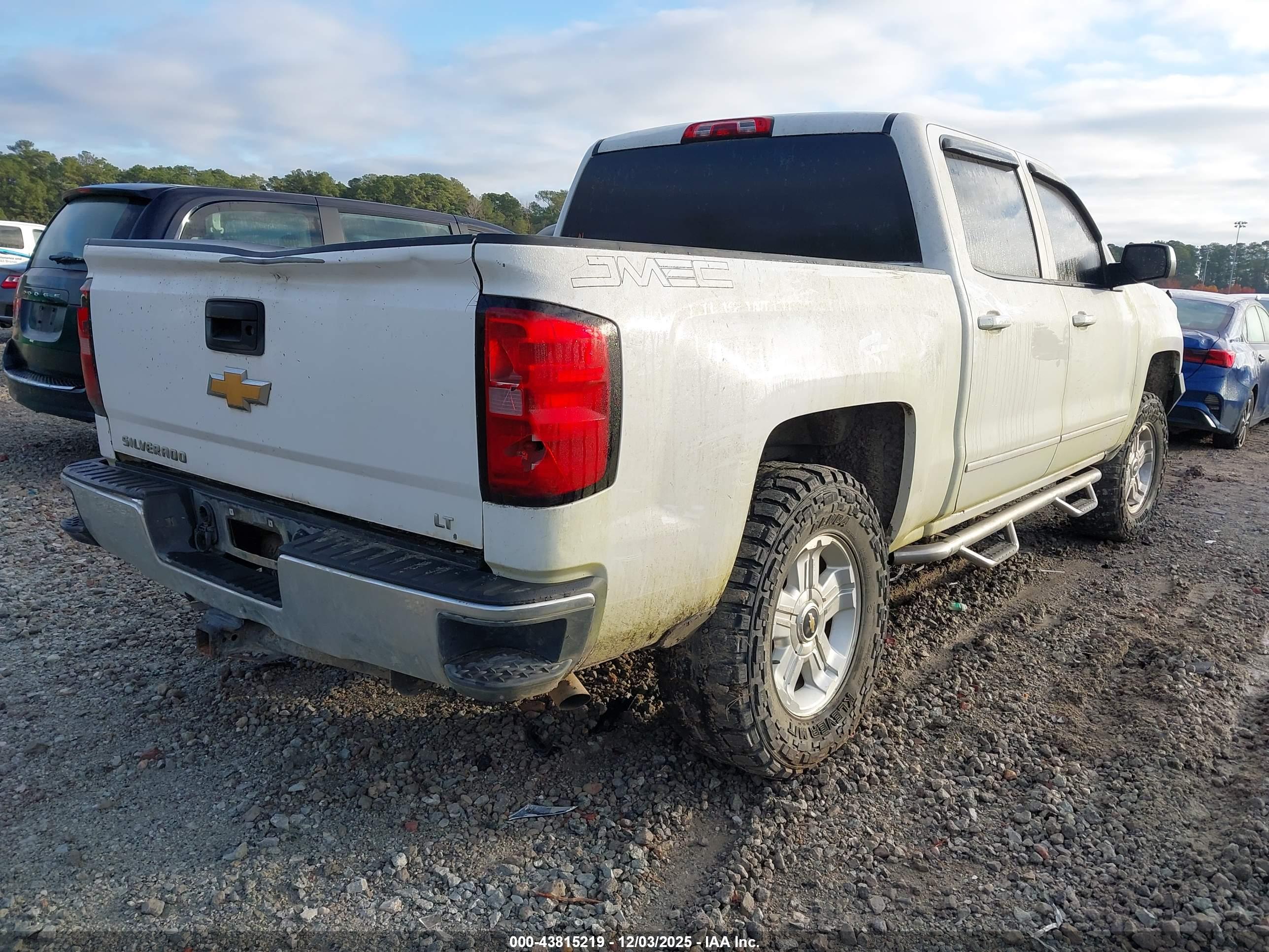 CHEVROLET SILVERADO image 4