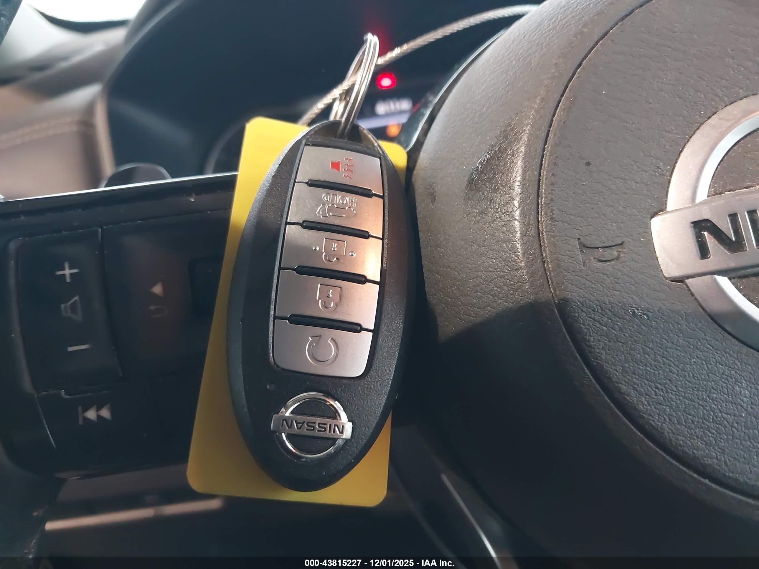 NISSAN ROGUE image 11