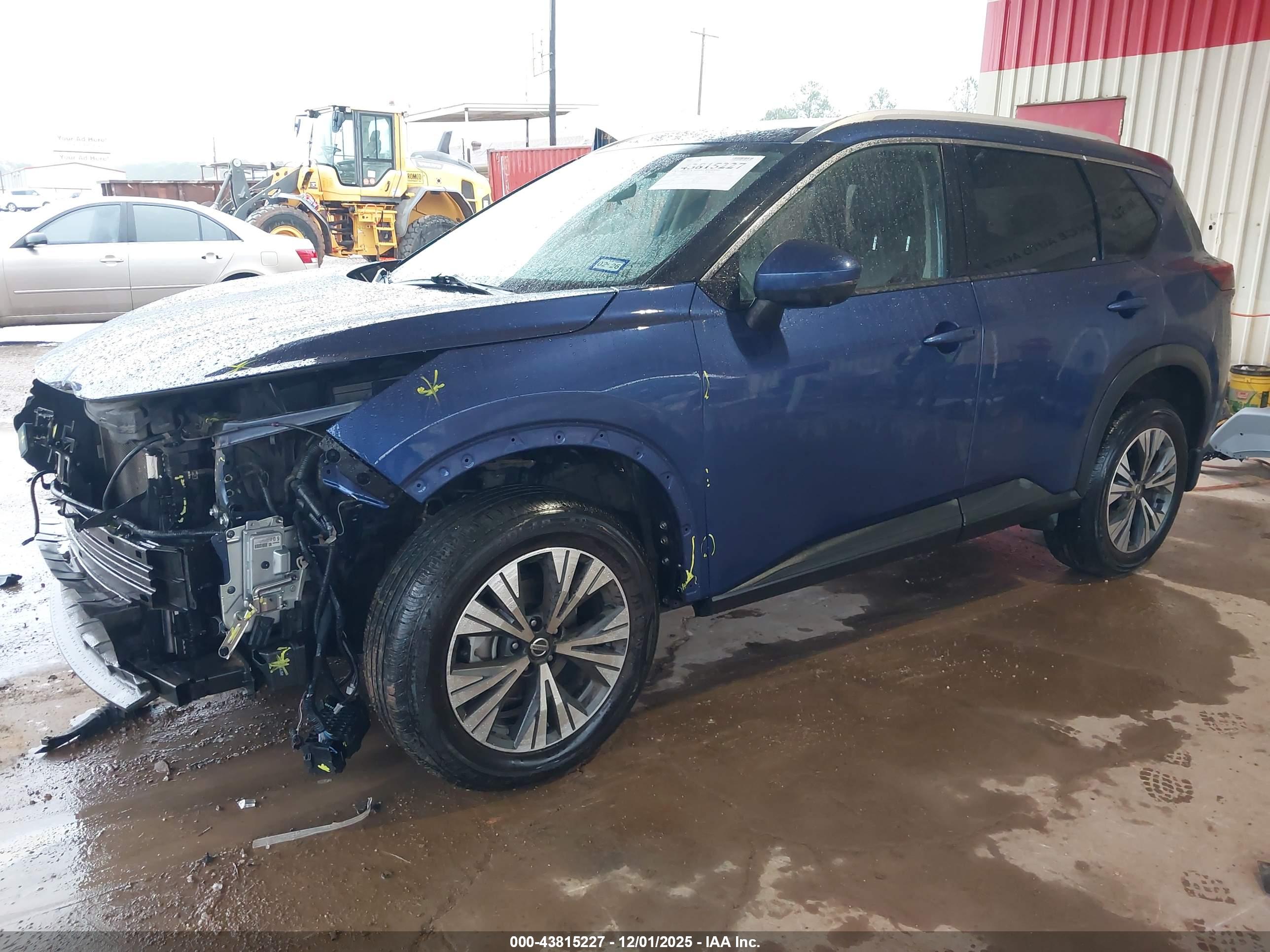 NISSAN ROGUE image 2