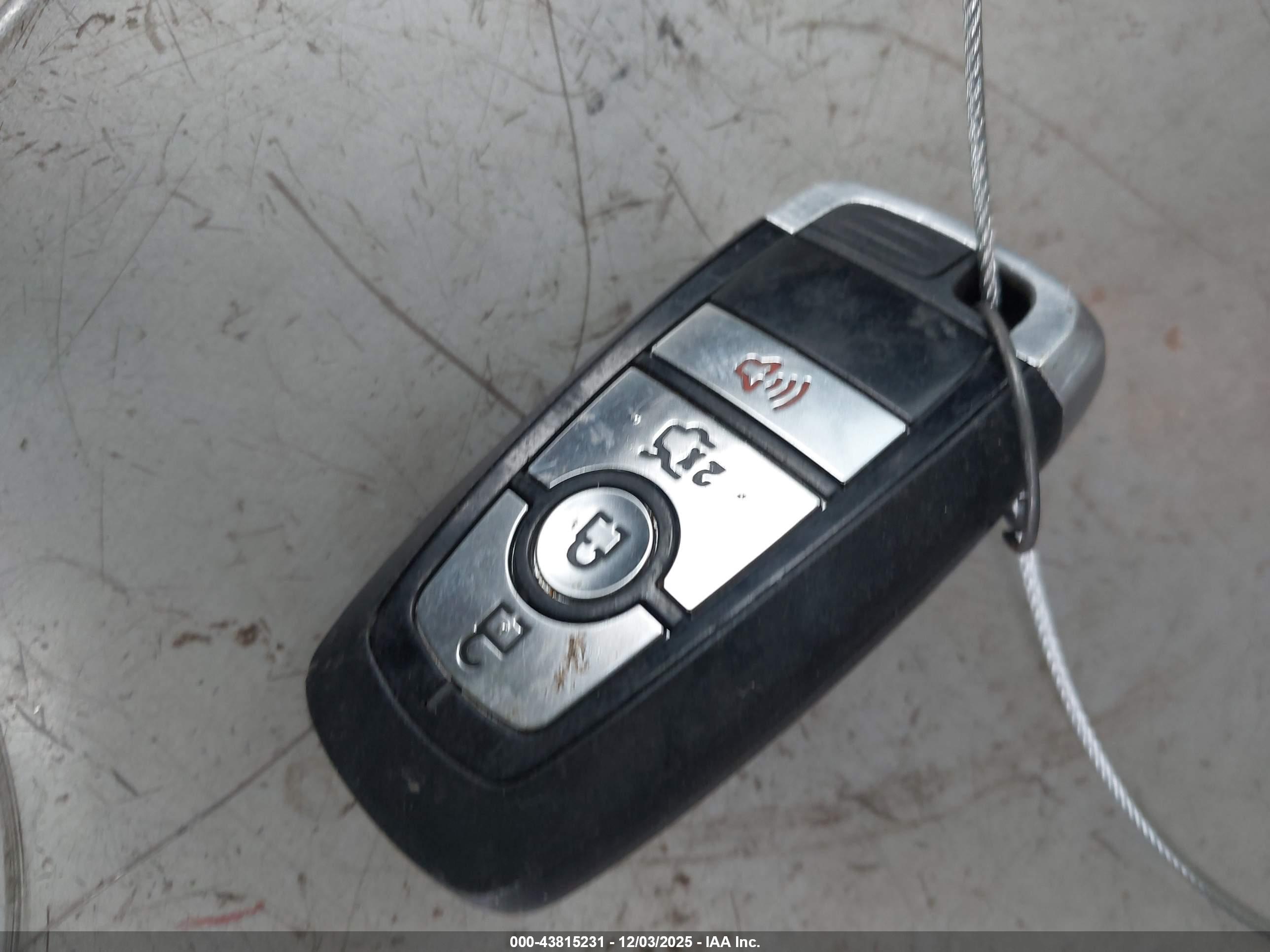 FORD FUSION image 11
