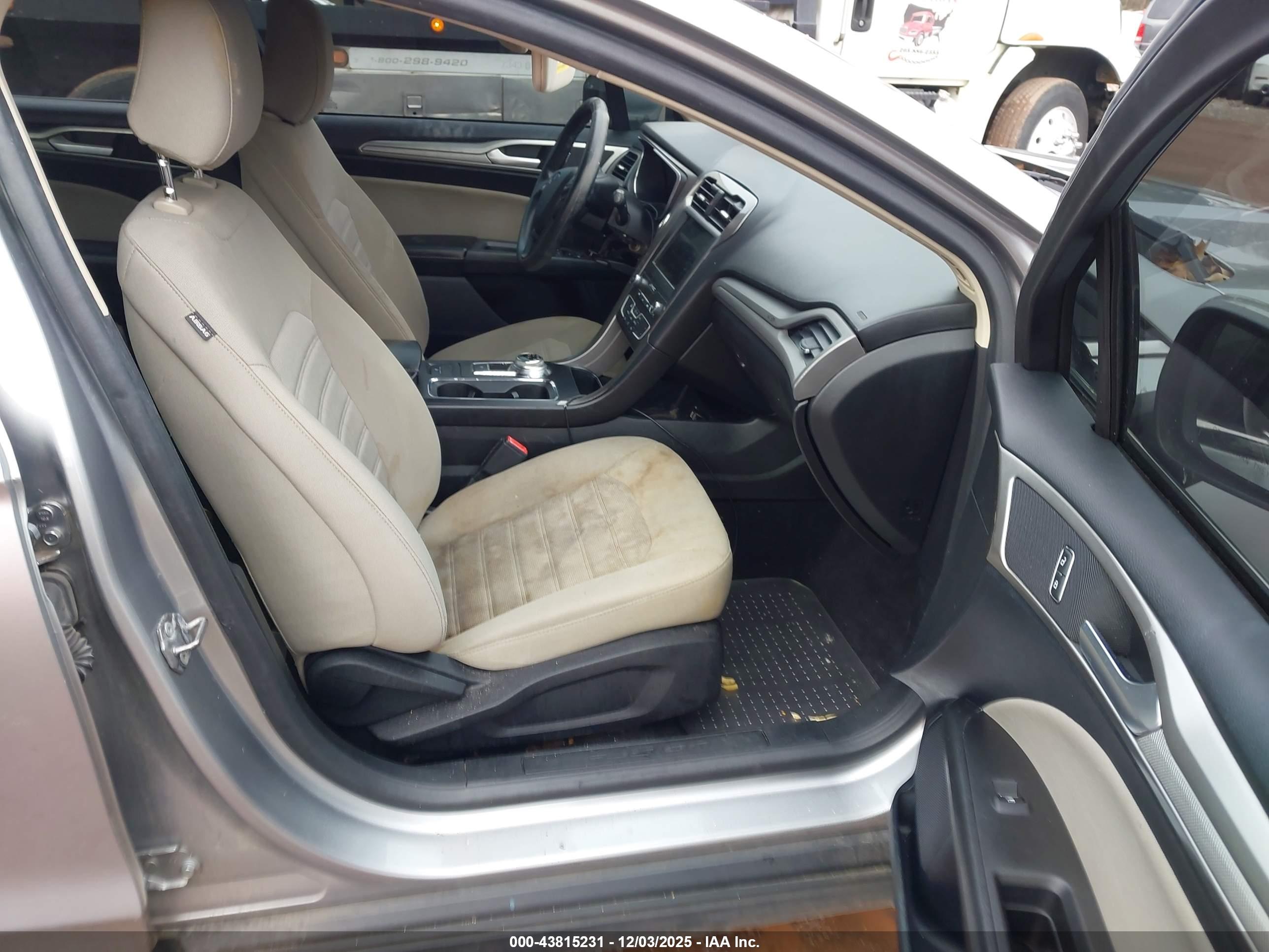 FORD FUSION image 5