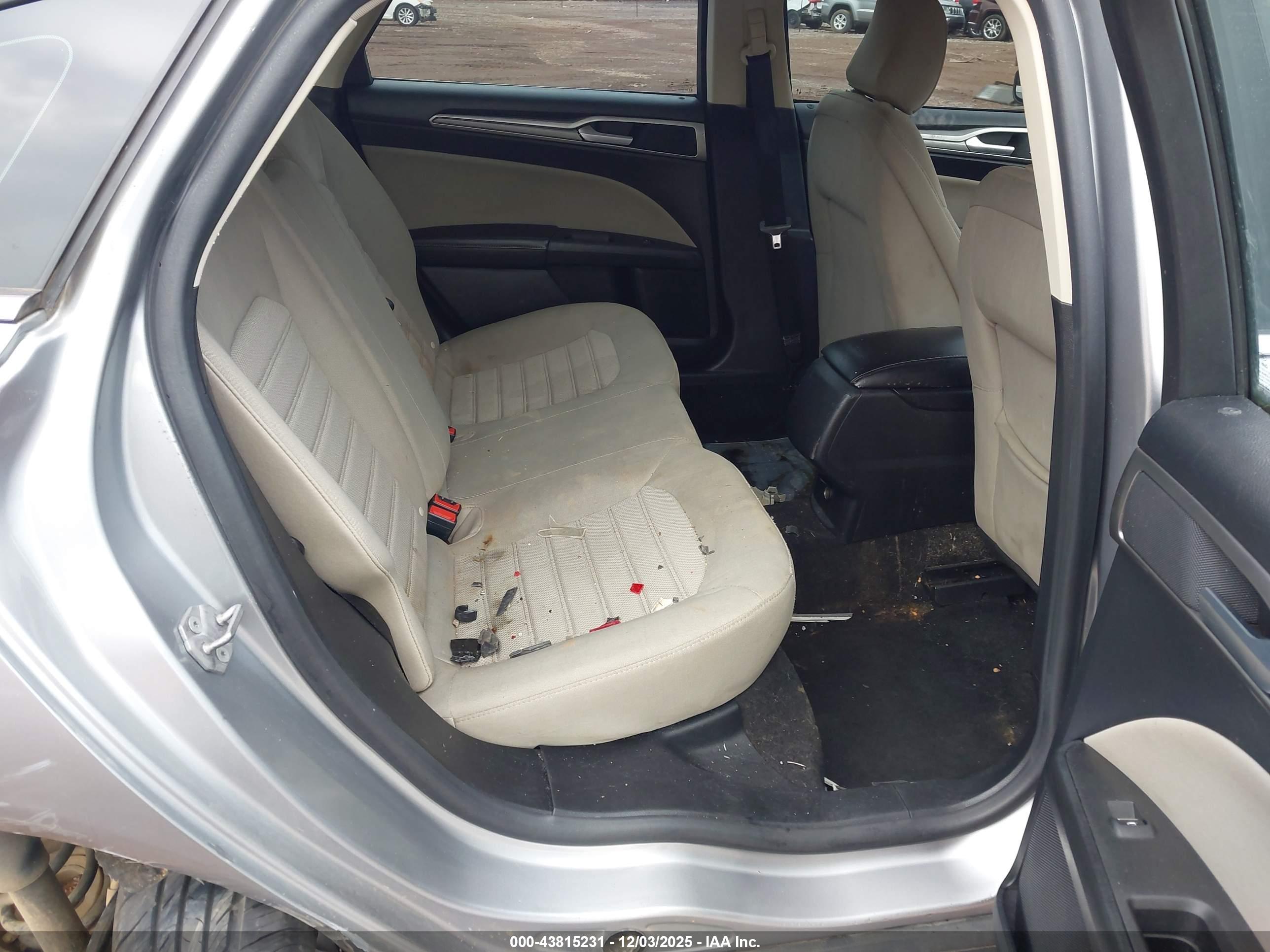 FORD FUSION image 8